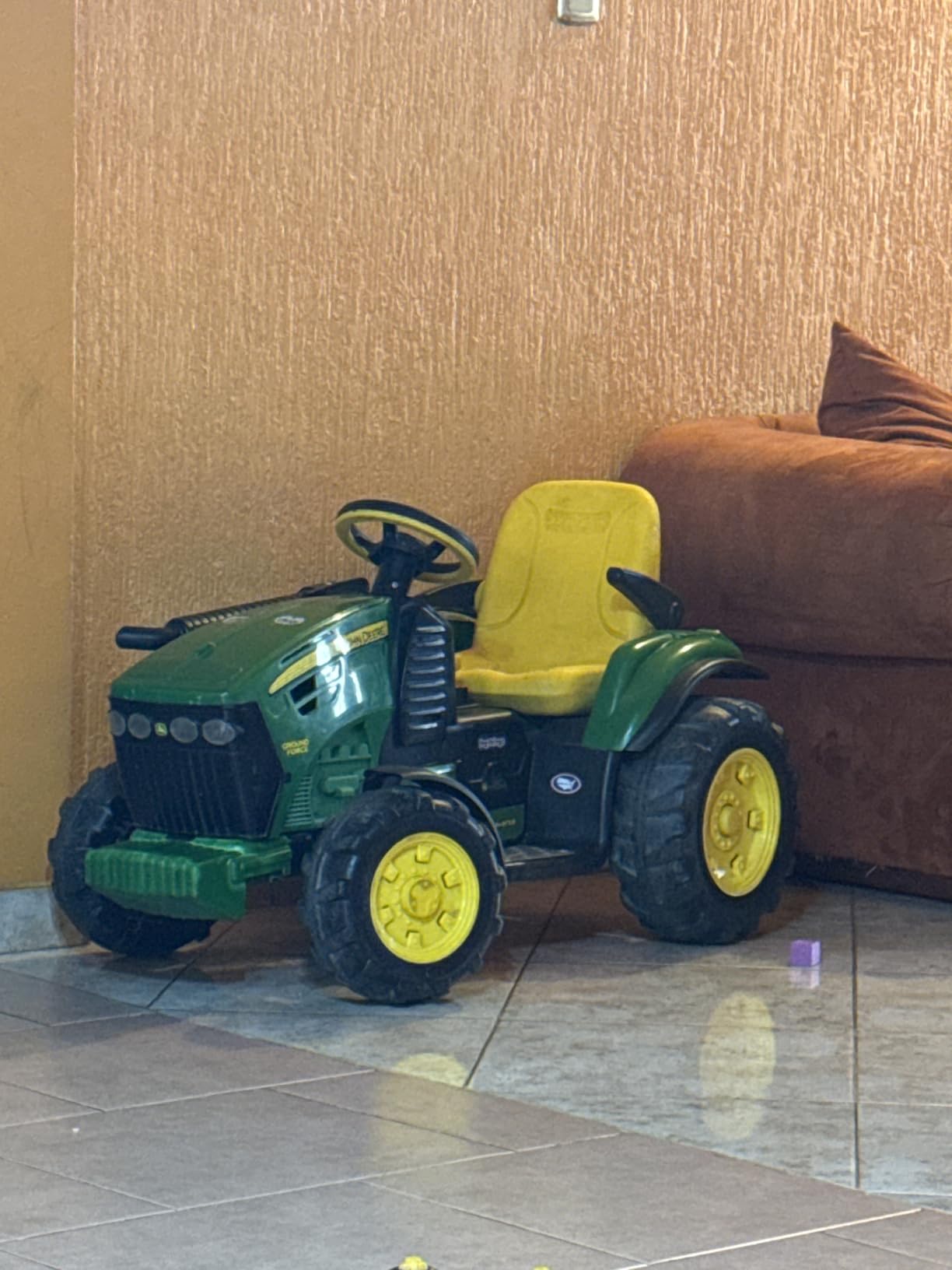 Peg Perego John Deere Ground Force Extra-Large 12 volt Ride-On Tractor with Trailer & FM Radio, Durable Design for Kids Ages 3-7 customer photo 1