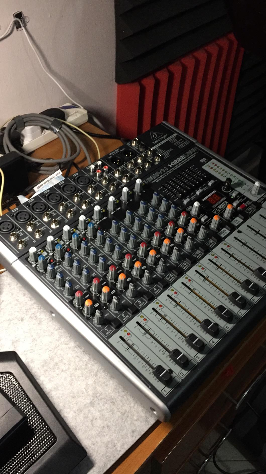 Behringer XENYX X1222USB Premium 16-Input 2/2-Bus Mixer with XENYX Mic Preamps and Compressors, British EQ, 24-Bit Multi-FX Processor and USB/Audio Interface customer photo 1