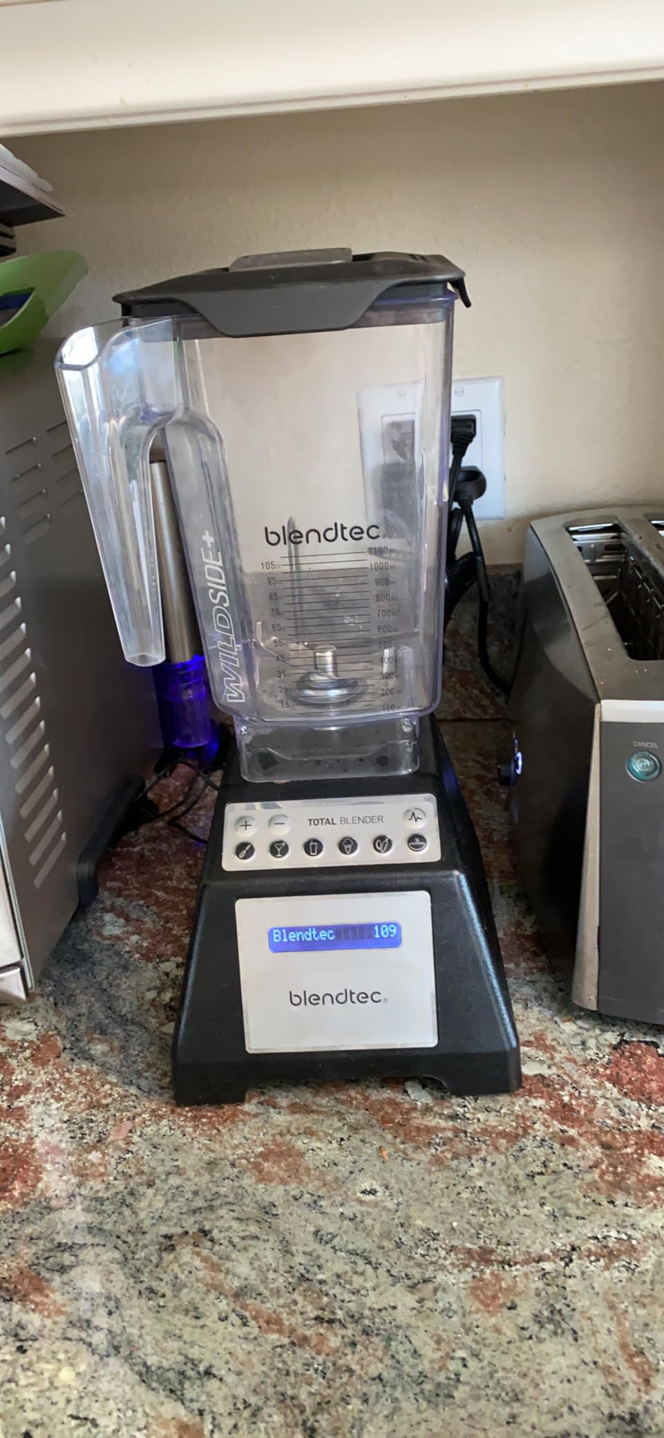 Blendtec Total Blender Classic (Black) & 90oz* WildSide+ Jar customer photo 2