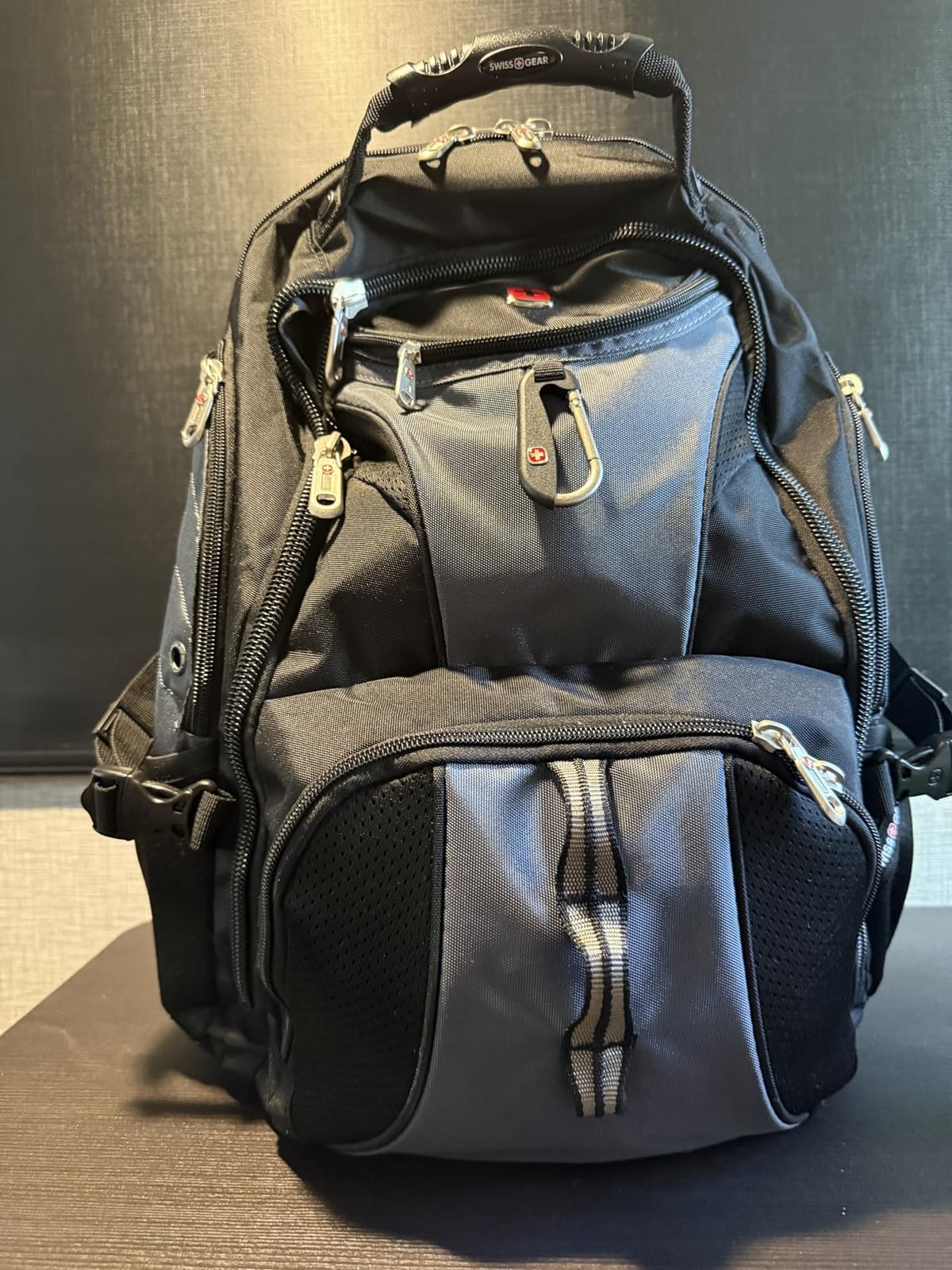 SWISSGEAR 1900 ScanSmart Laptop Backpack, Fits Most 17-Inch Laptops, TSA-Friendly Lay-Flat Design, RFID Protection, and Tablet Pocket, Black, 31L, 18.5-Inch customer photo 1