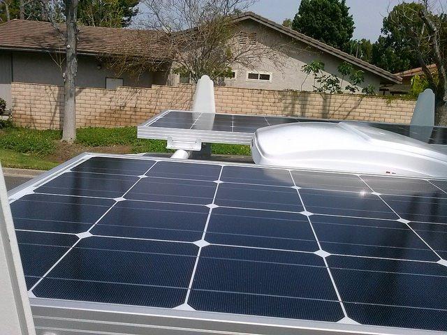 Renogy 200W 12V Monocrystalline Solar Panel Kit + 30A PWM Charge Controller customer photo 1