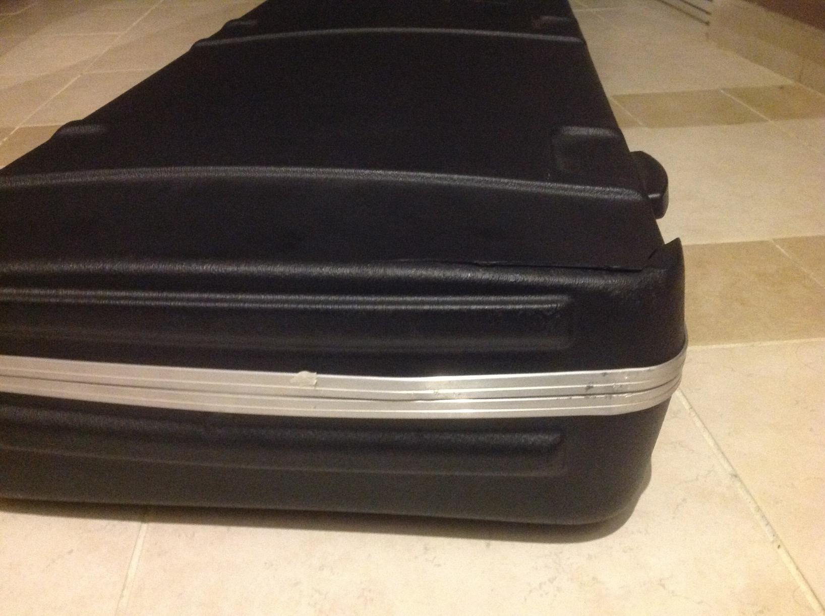 SKB Cases 1SKB-66PRO Electric Guitar Hard Case, Pro Rectangular ABS Case for Stratocaster and Telecaster, TSA Approved Locking Latches, Black customer photo 1