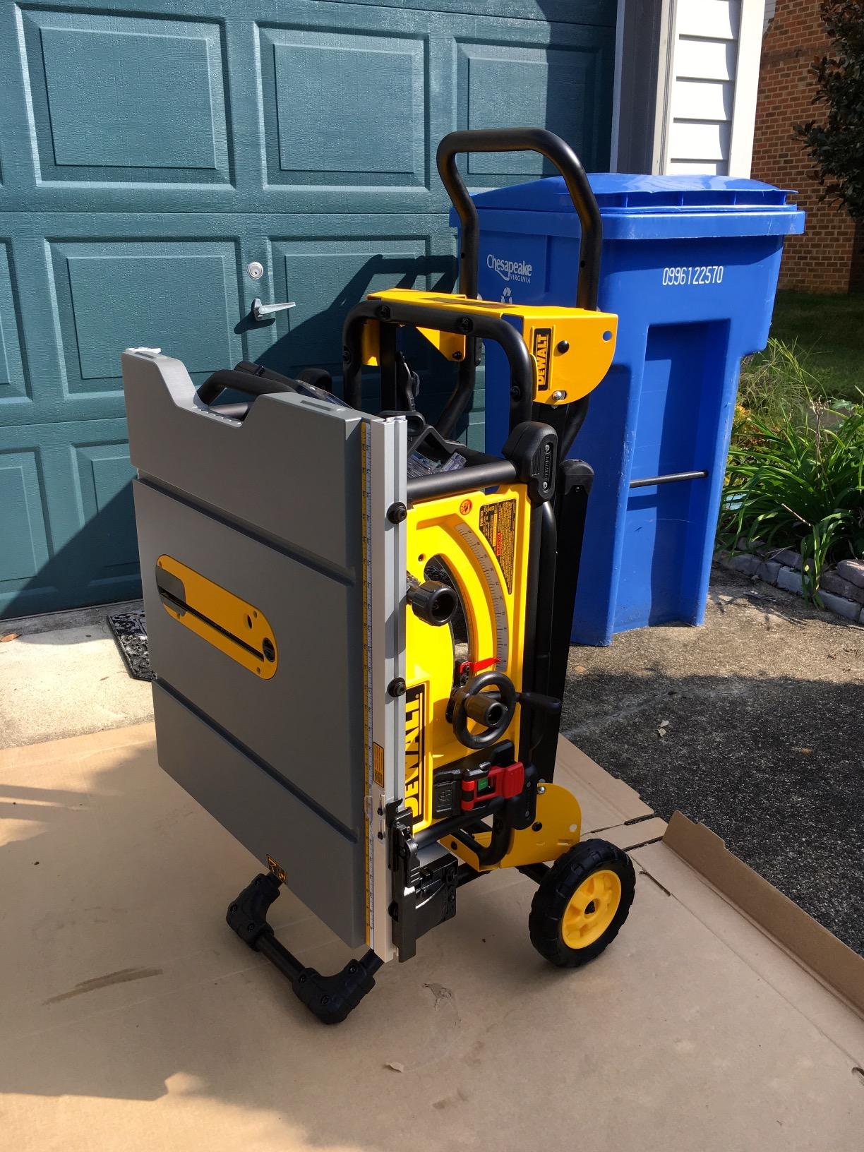 DEWALT Table Saw 10 Inch with Foldable Rolling Table Saw Stand, 15 Amp, 4800 RPM, 32-1/2-Inch Rip Capacity (DWE7491RS) customer photo 1