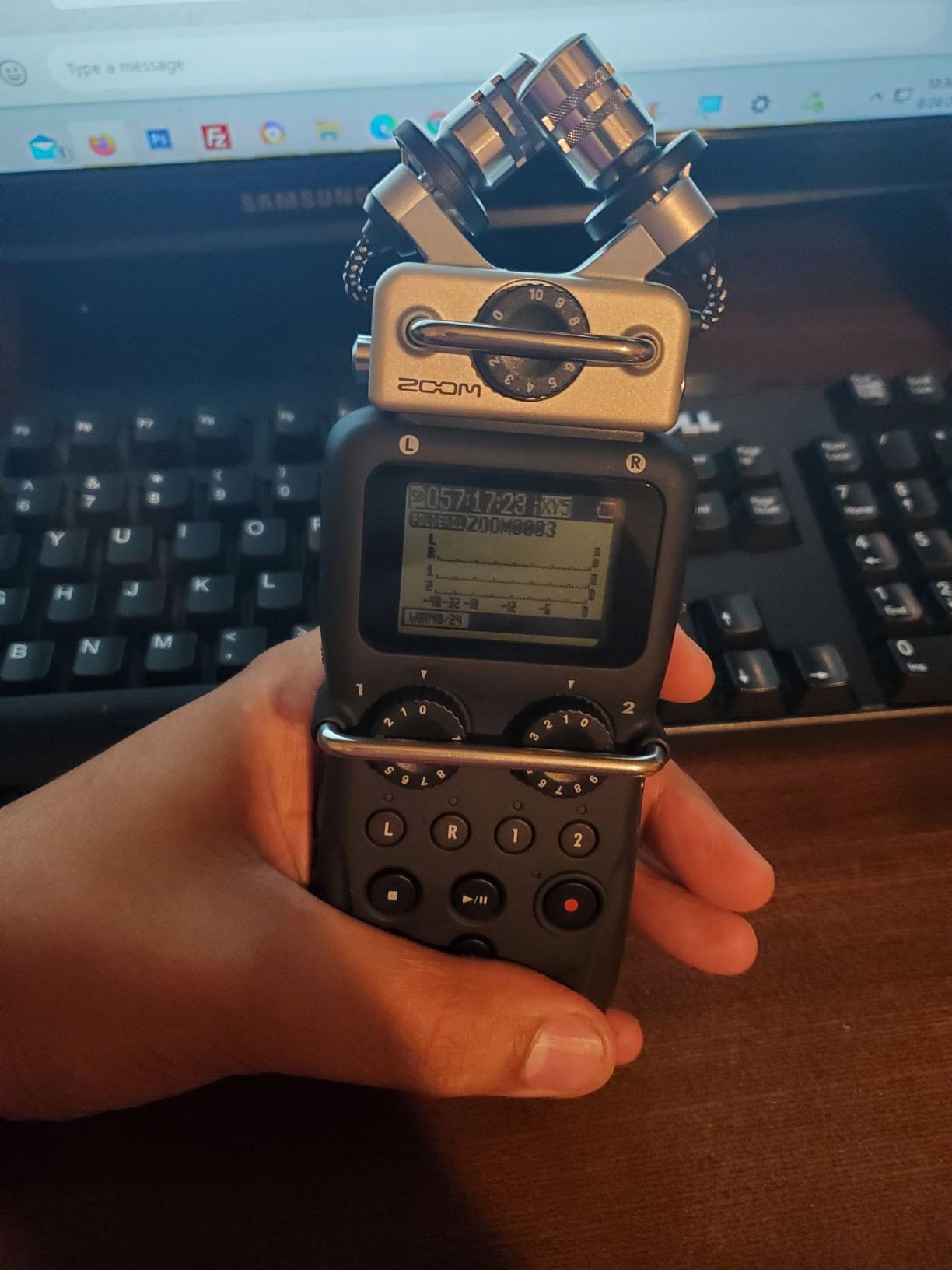 Zoom H5 4-Track Handheld Recorder for Filmmakers & Musicians customer photo 1