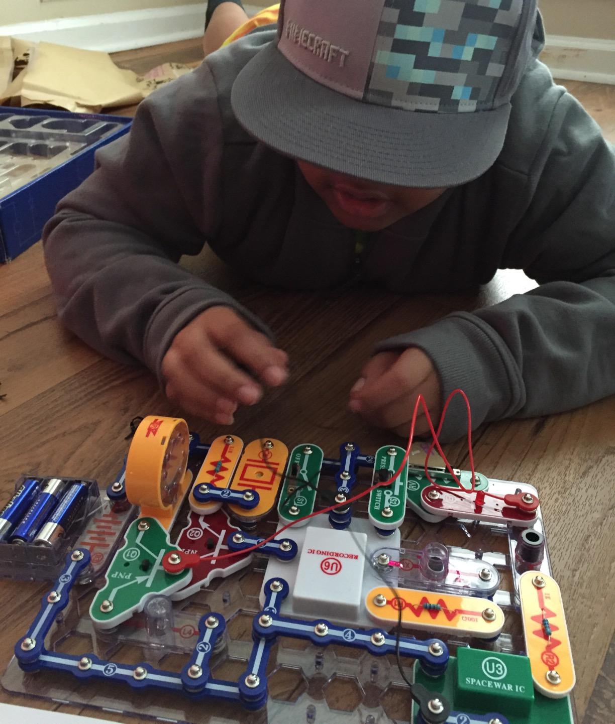Snap Circuits 203 Electronics Exploration Kit | Over 200 STEM Projects | Full Color Project Manual | 42 Snap Modules | Unlimited Fun customer photo 2
