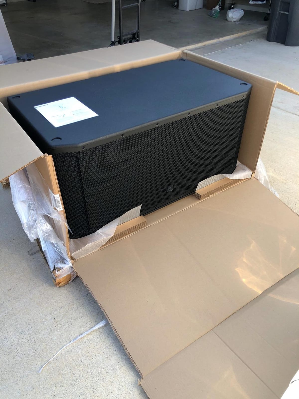 JBL Professional SRX828SP Portable, Active, Amplified, Powered Dual 18 Inch Subwoofer System. 2000 Watt Peak Crown Amplifier. DJ, PA, Stage. Black customer photo 2