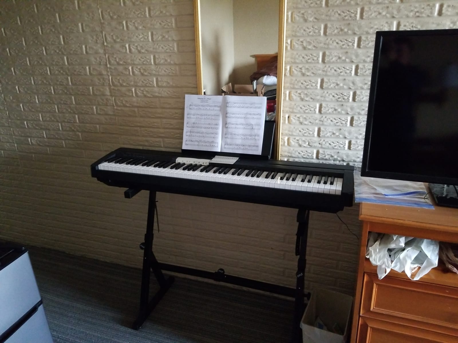 Yamaha 88-Key Weighted Portable Digital Piano Keyboard with Music Rest, Sustain Foot Switch, Built-in Speakers, USB Connectivity, Black (P45B) customer photo 2