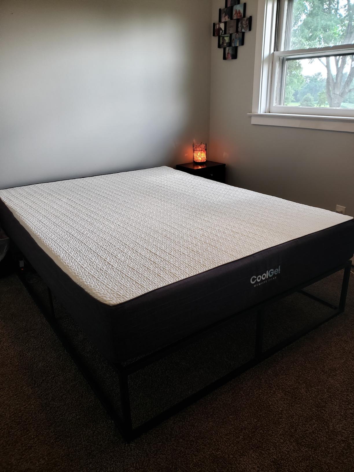 COOL GEL Memory Foam 10-Inch Mattress, CertiPUR-US Certified, Mattress in a Box, Queen, White customer photo 1