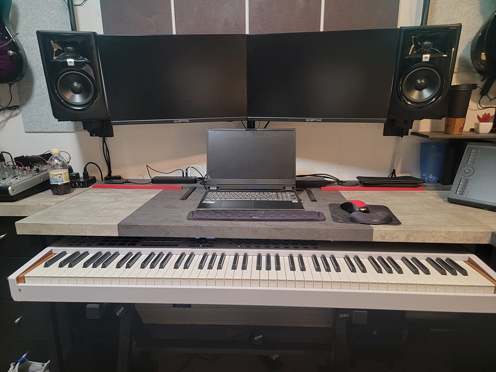Arturia BeatStep Pro Controller and Sequencer — Aftertouch, Velocity Sensitive, With 2 Independent Melodic Sequencers, Drum Sequencer, 16 Drum Pads, MIDI/CV/Gate I/O and Music Production Software | Velocity Sensitive, With 2 Independent Melodic Sequencers, Drum Sequencer, 16 Drum Pads customer photo 1