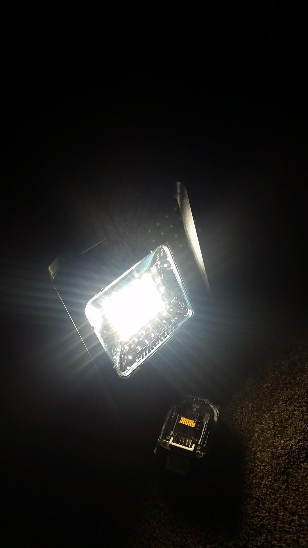 Makita DML805 18V LXT Lithium-Ion Cordless/Corded 20 L.E.D. Flood Light, Only customer photo 1