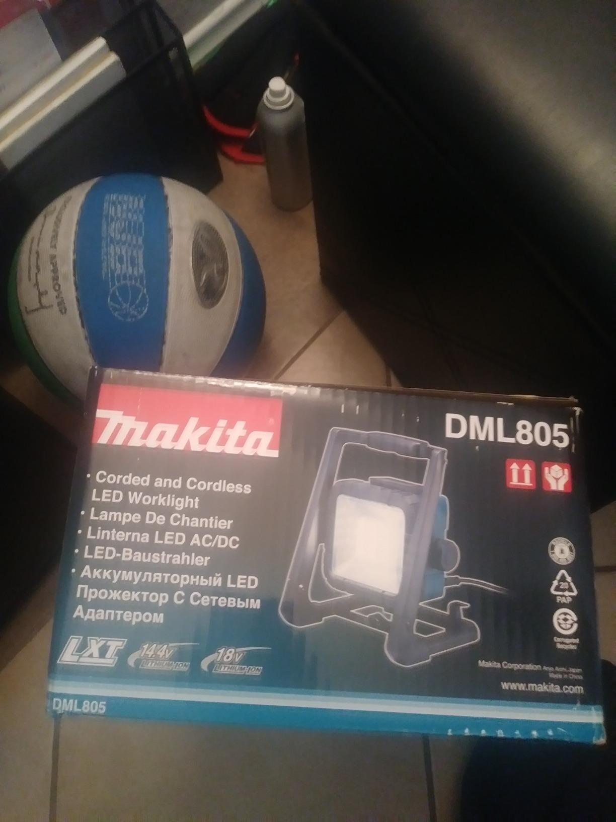 Makita DML805 18V LXT Lithium-Ion Cordless/Corded 20 L.E.D. Flood Light, Only customer photo 2
