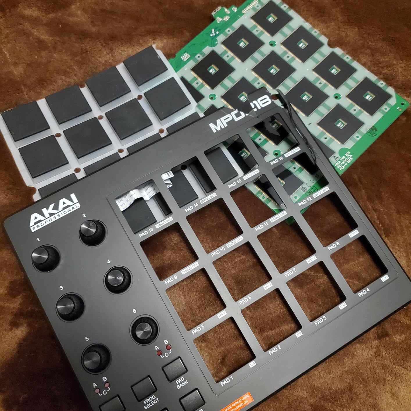 Akai Professional MPD218 USB MIDI Pad Controller | 16 Velocity-Sensitive MPC Drum Pads, 6 Assignable Knobs, Note Repeat, for Beat Makers and Music Producers customer photo 1