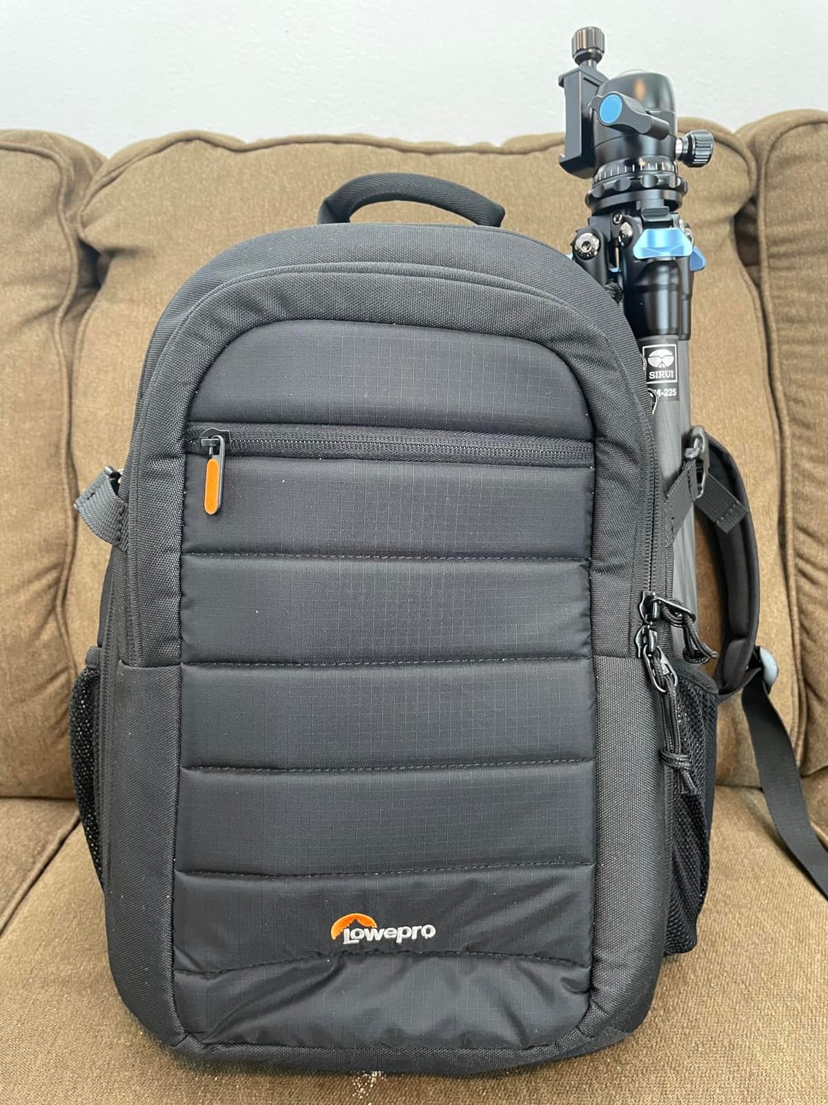 Lowepro Tahoe BP 150, Camera Bag, Lightweight Compact Camera Backpack for Cameras, CSC, DJI Spark Drone, Black, 27.5 x 21.7 x 40.3 cm, Medium LP36892-PWW customer photo 1