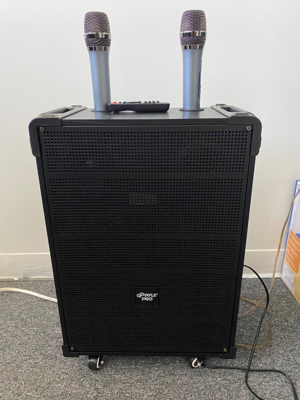 Pyle Wireless Portable PA System-400W Bluetooth Compatible Rechargeable Battery Powered Outdoor Sound Stereo Speaker Microphone Set w/Handle, Wheels-1/4 to AUX, RCA Cable (PWMA230BT) customer photo 1