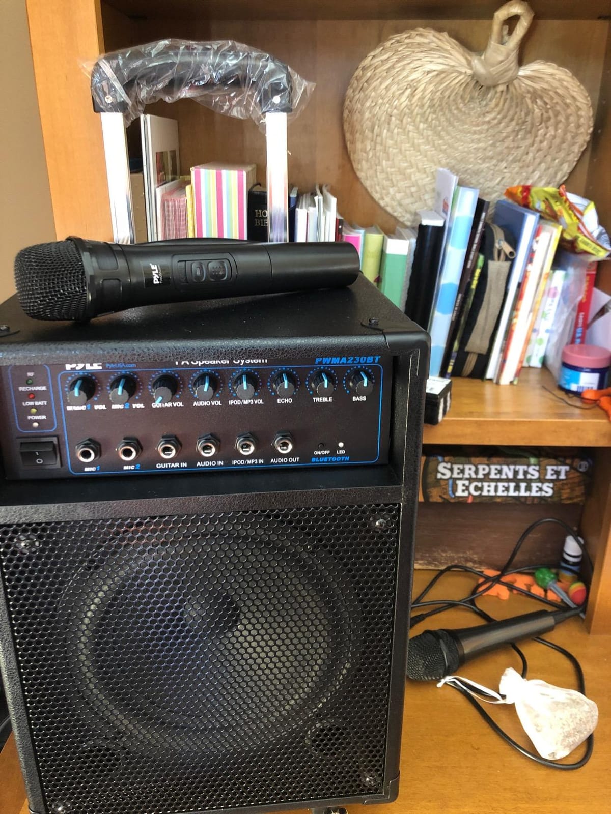 Pyle Wireless Portable PA System-400W Bluetooth Compatible Rechargeable Battery Powered Outdoor Sound Stereo Speaker Microphone Set w/Handle, Wheels-1/4 to AUX, RCA Cable (PWMA230BT) customer photo 2