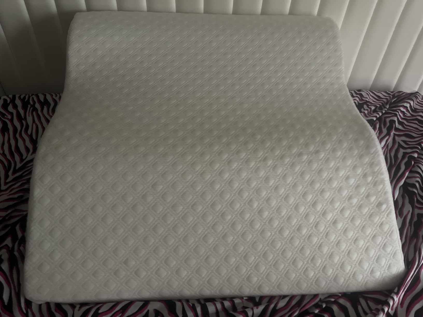 Aeris Wedge Pillow for Sleeping, Acid Reflux, and Snoring - Memory Foam Bed Wedge, 19-Degree Incline - Post-Surgery Recovery, Reading, Leg Elevation - Machine-Washable Cover customer photo 1