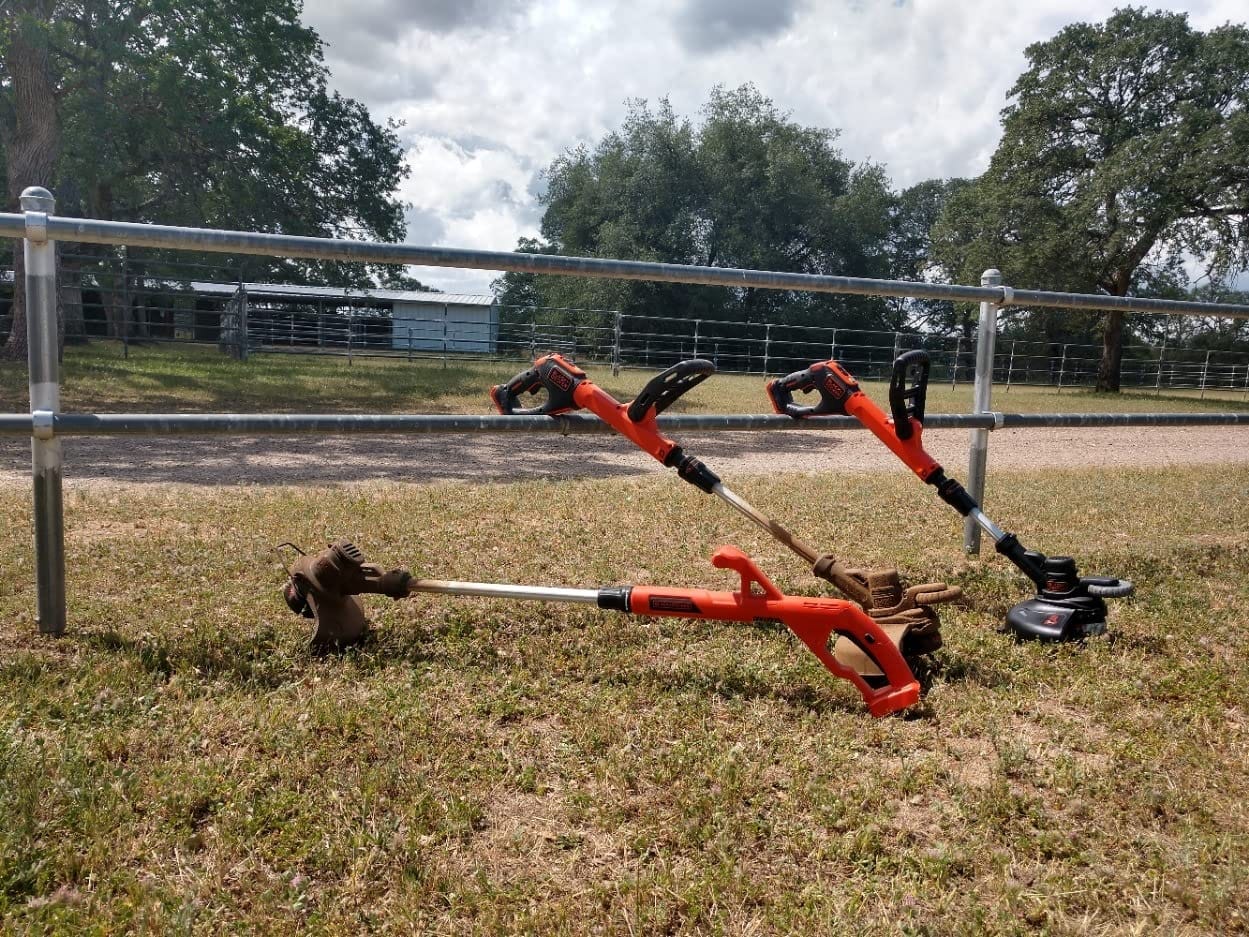 BLACK+DECKER 20V MAX 12 Inch Weed Eater Cordless String Trimmer and Wheeled Edger Lawn Tool with Spool, 2.5Ah Battery and Charger Included, Lightweight, 2 Speed PowerDrive (LST522) customer photo 1