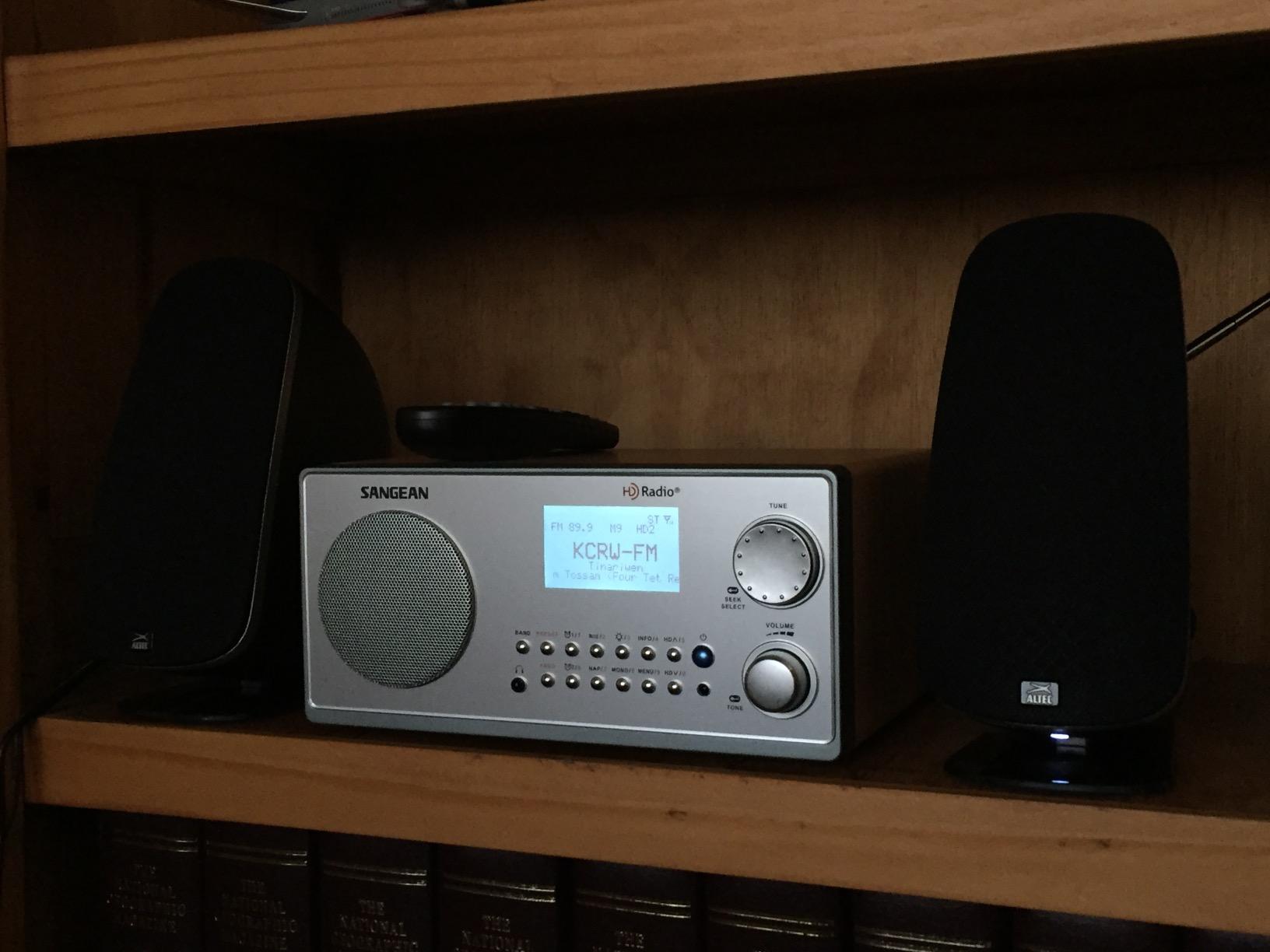 Sangean HDR-18 HD Radio/FM-Stereo/AM Wooden Cabinet Table Top Radio Silver customer photo 2