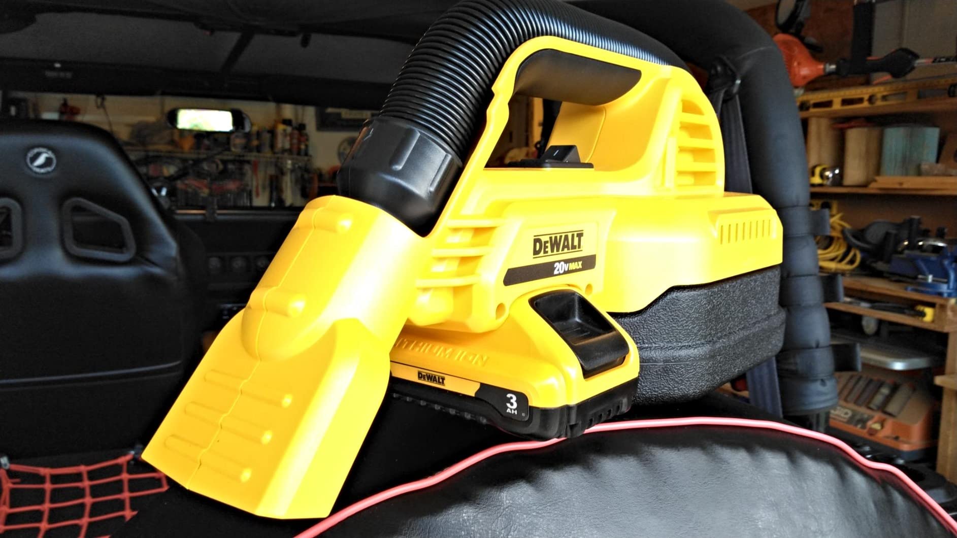 DEWALT 20V MAX Hand Vacuum, Cordless, for Wet or Dry Surfaces, 1/2-Gallon Tank, Washable Filter, Portable, Bare Tool Only (DCV517B) customer photo 1