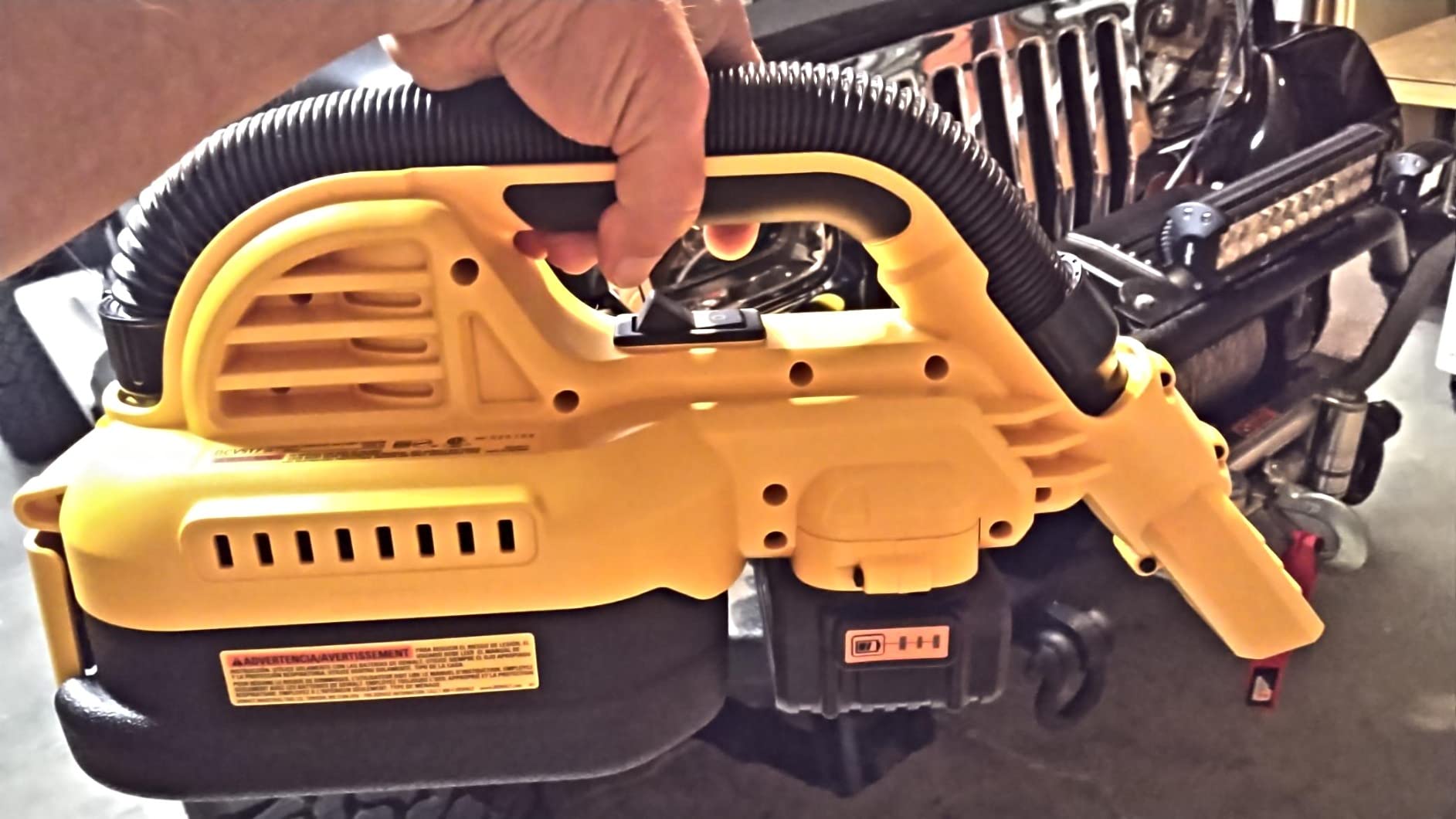 DEWALT 20V MAX Hand Vacuum, Cordless, for Wet or Dry Surfaces, 1/2-Gallon Tank, Washable Filter, Portable, Bare Tool Only (DCV517B) customer photo 2