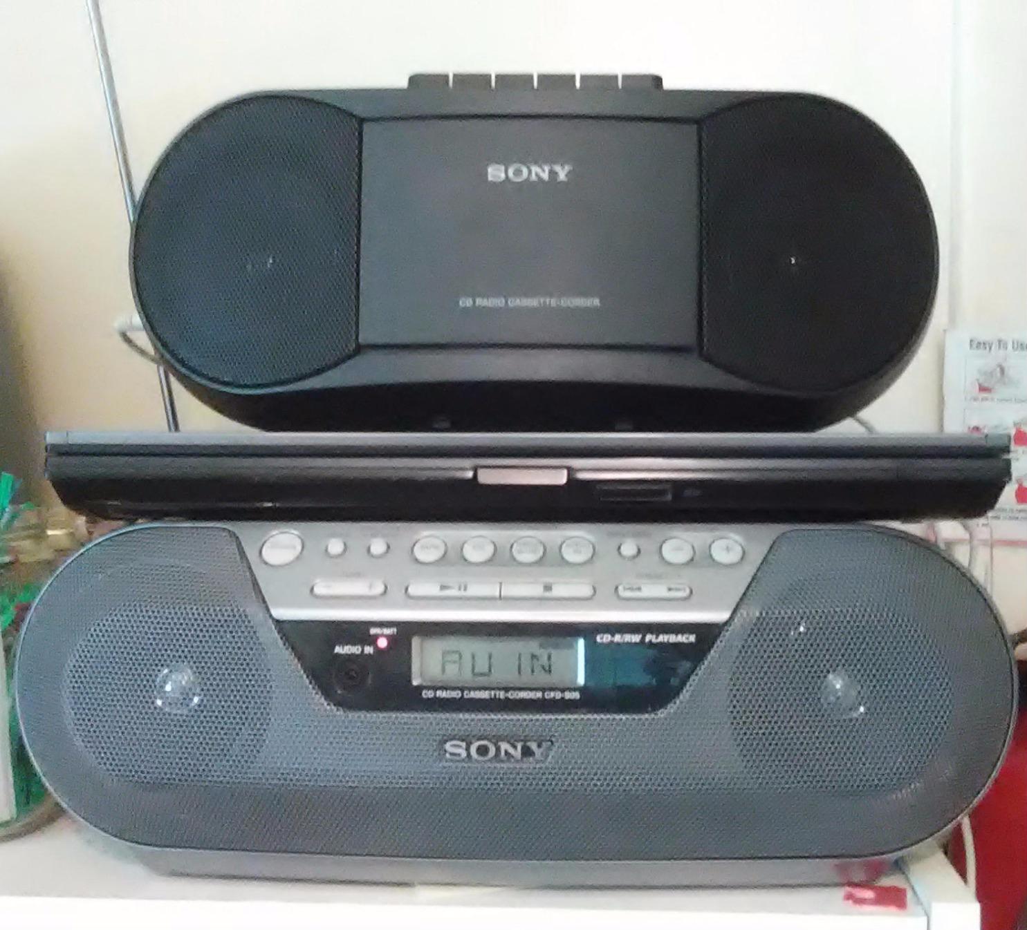 Sony Stereo CD/Cassette Boombox Home Audio Radio, Black (CFDS70BLK), 13.7 x 6.1 x 9 inches customer photo 1