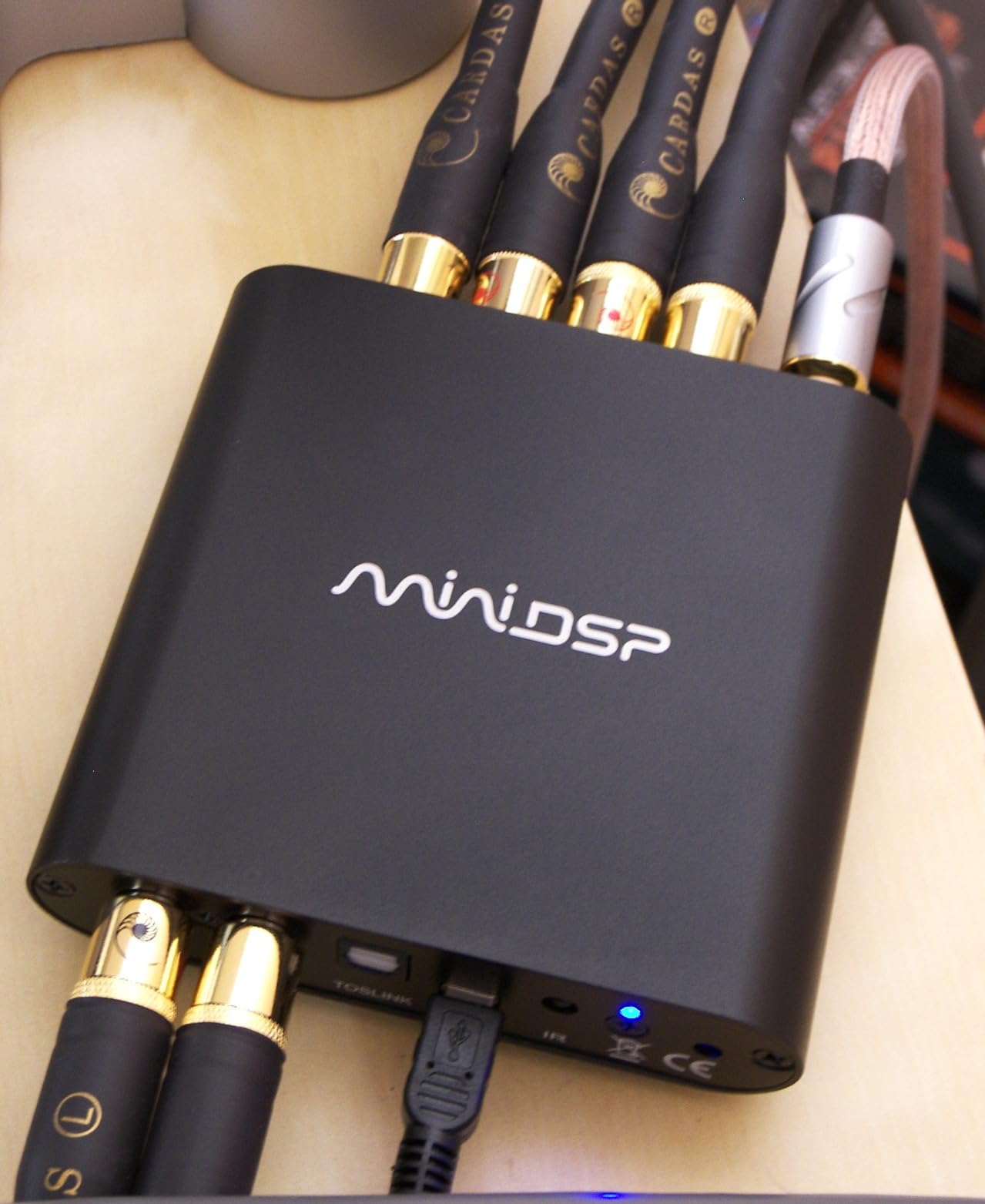 miniDSP 2x4 HD Digital Audio Signal Processor, Analog, USB, Toslink Audio Source, 4 Presets Stored customer photo 2