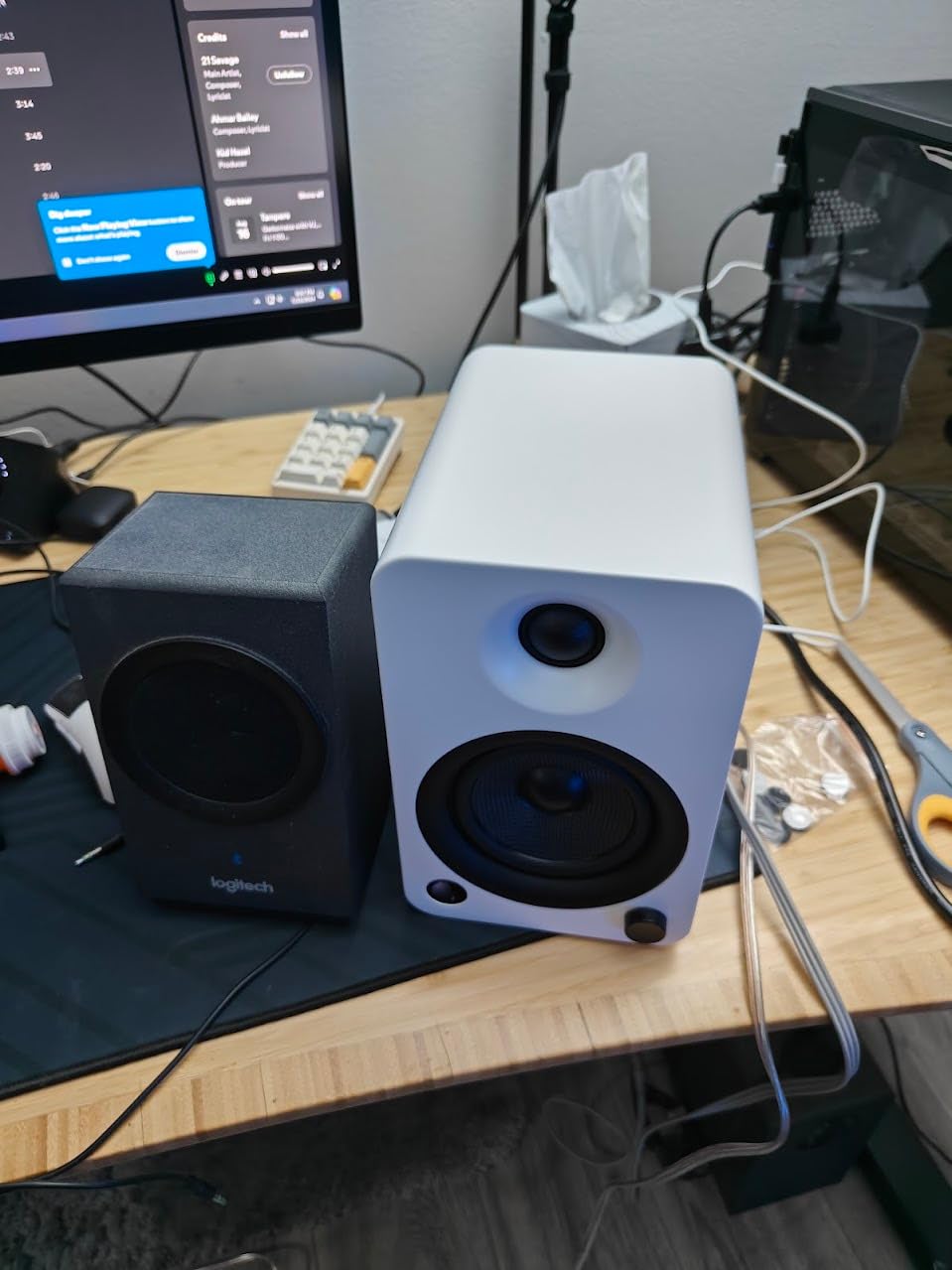 Kanto YU4MG Powered Speakers with Bluetooth and Built-in Phono Preamp | Auto Standby and Startup | Remote Included | 140W Peak Power | Pair | Matte Grey customer photo 2