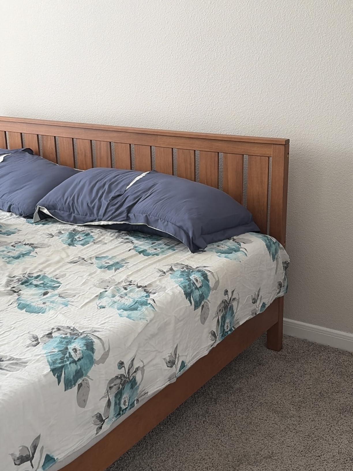 Zinus Vivek Deluxe Wood Platform Bed Frame with Headboard, King customer photo 2