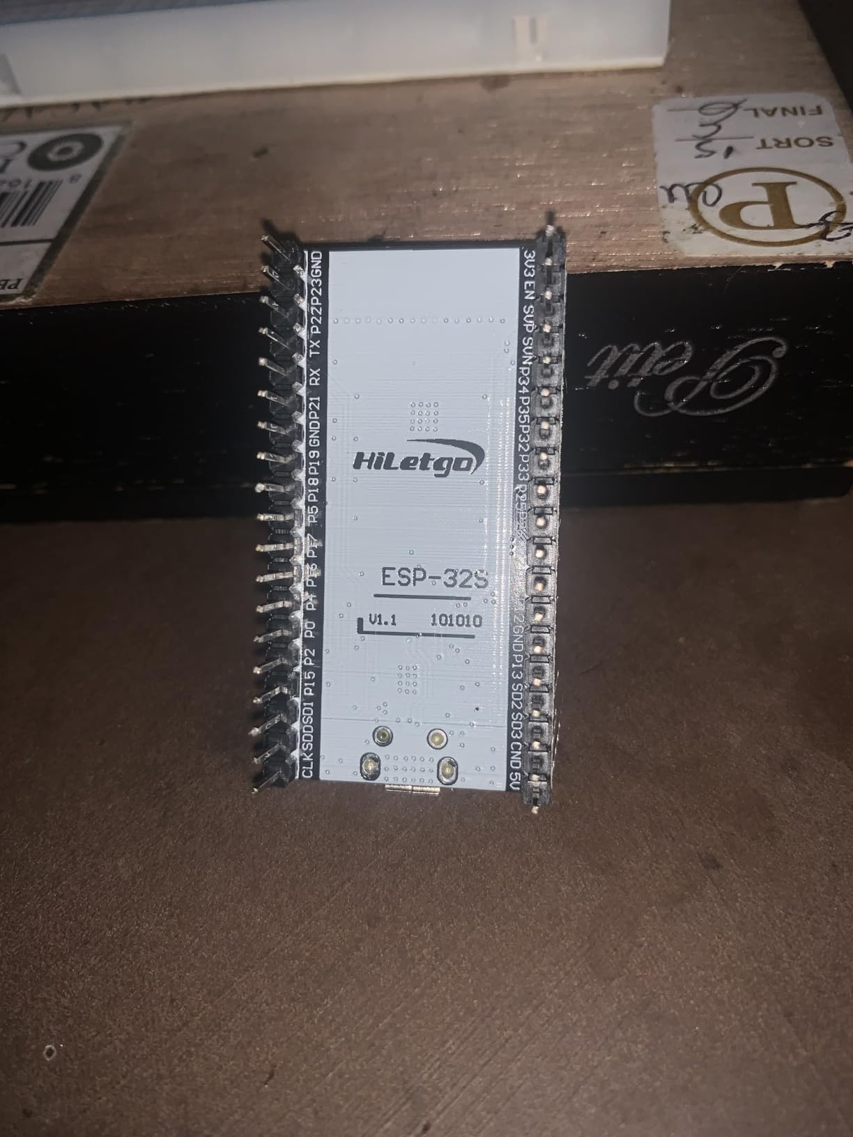 HiLetgo ESP-WROOM-32 ESP32 ESP-32S Development Board 2.4GHz Dual-Mode WiFi + Bluetooth Dual Cores Microcontroller Processor Integrated with Antenna RF AMP Filter AP STA for Arduino IDE customer photo 2