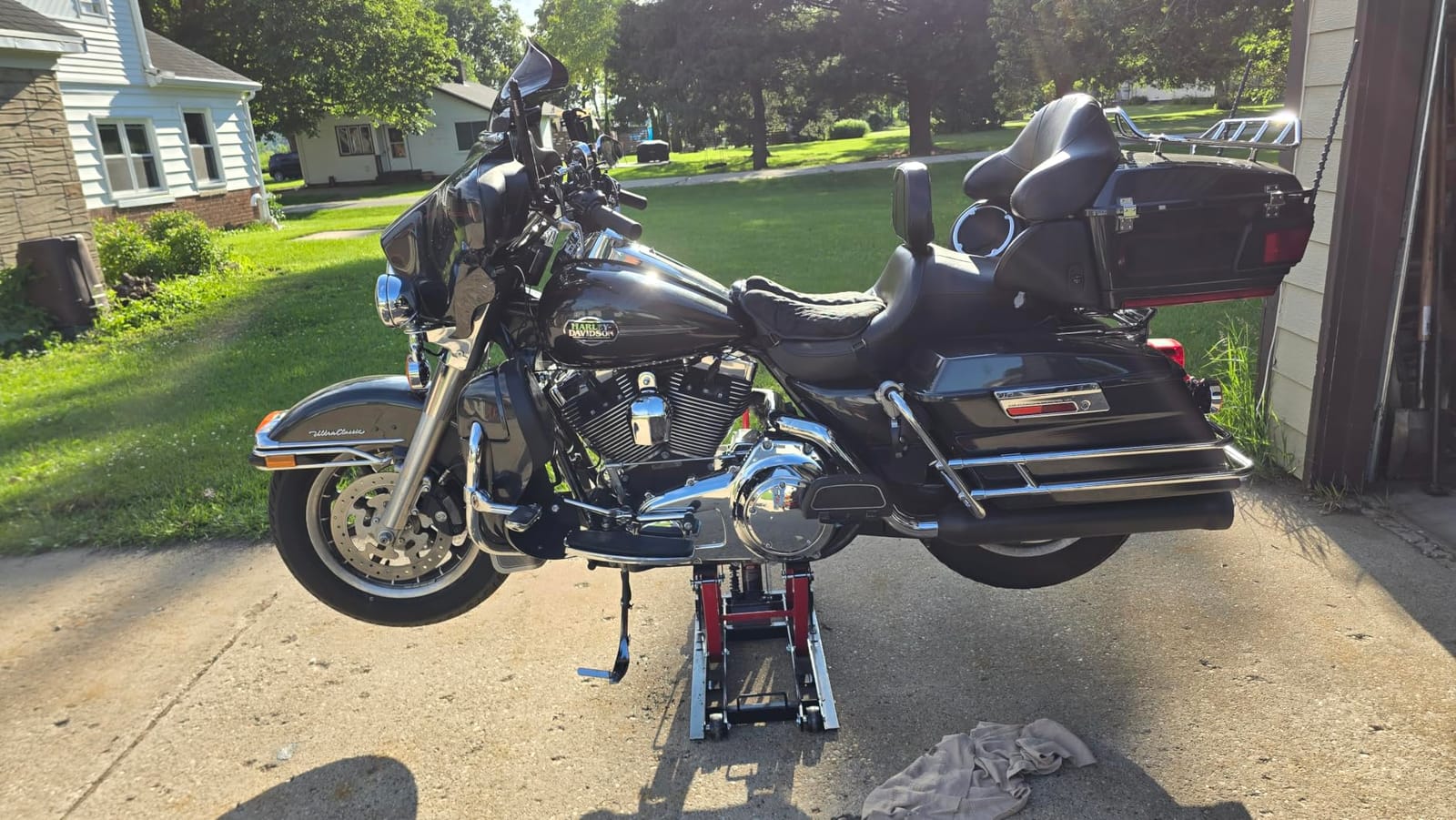 VIVOHOME 1500 LBS Hydraulic Motorcycle Lift Jack customer photo 2