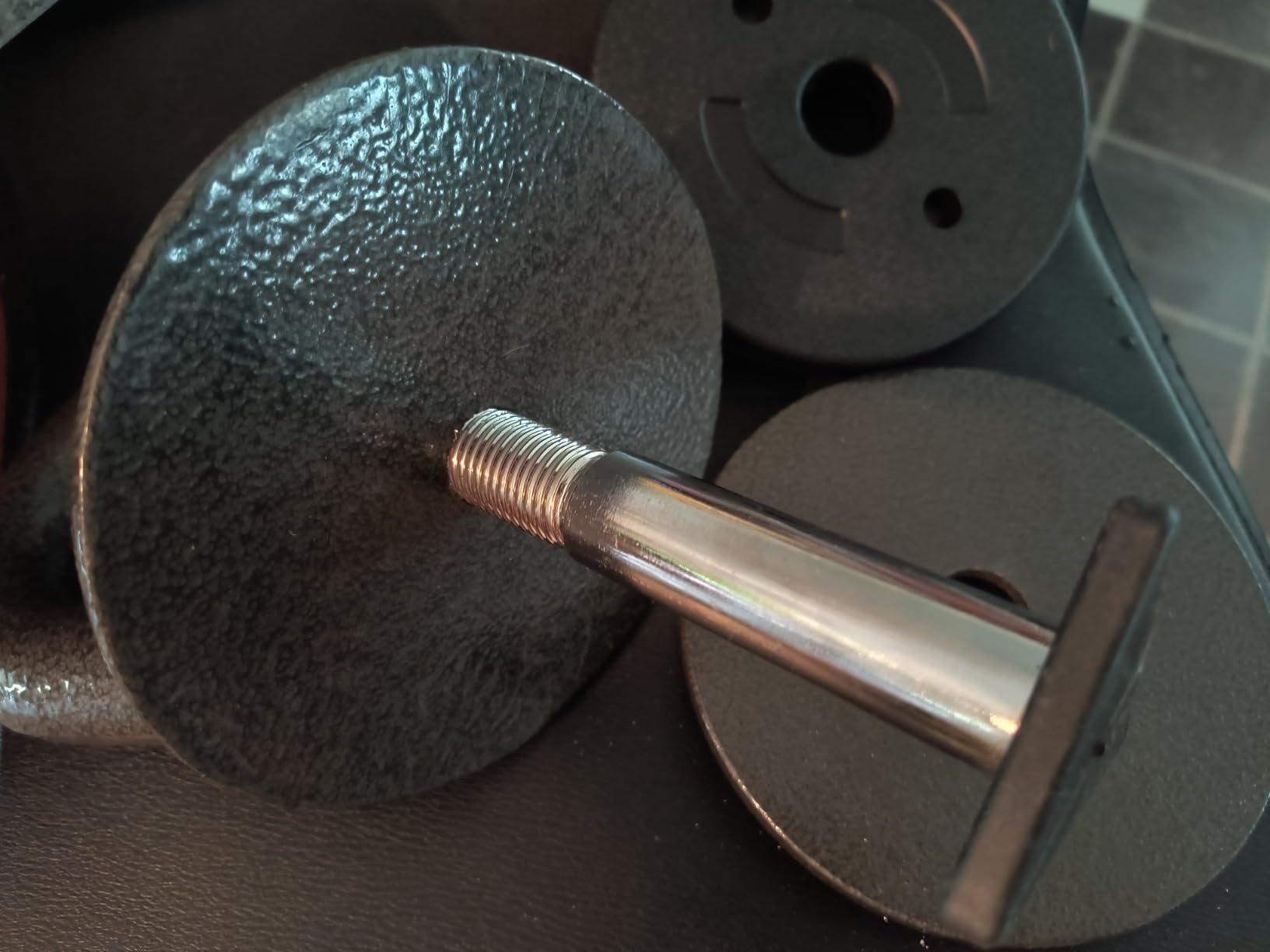 Apex 20 lb Adjustable Kettlebell Handle Loads to 50 lbs 1 Inch Plates Only customer photo 2