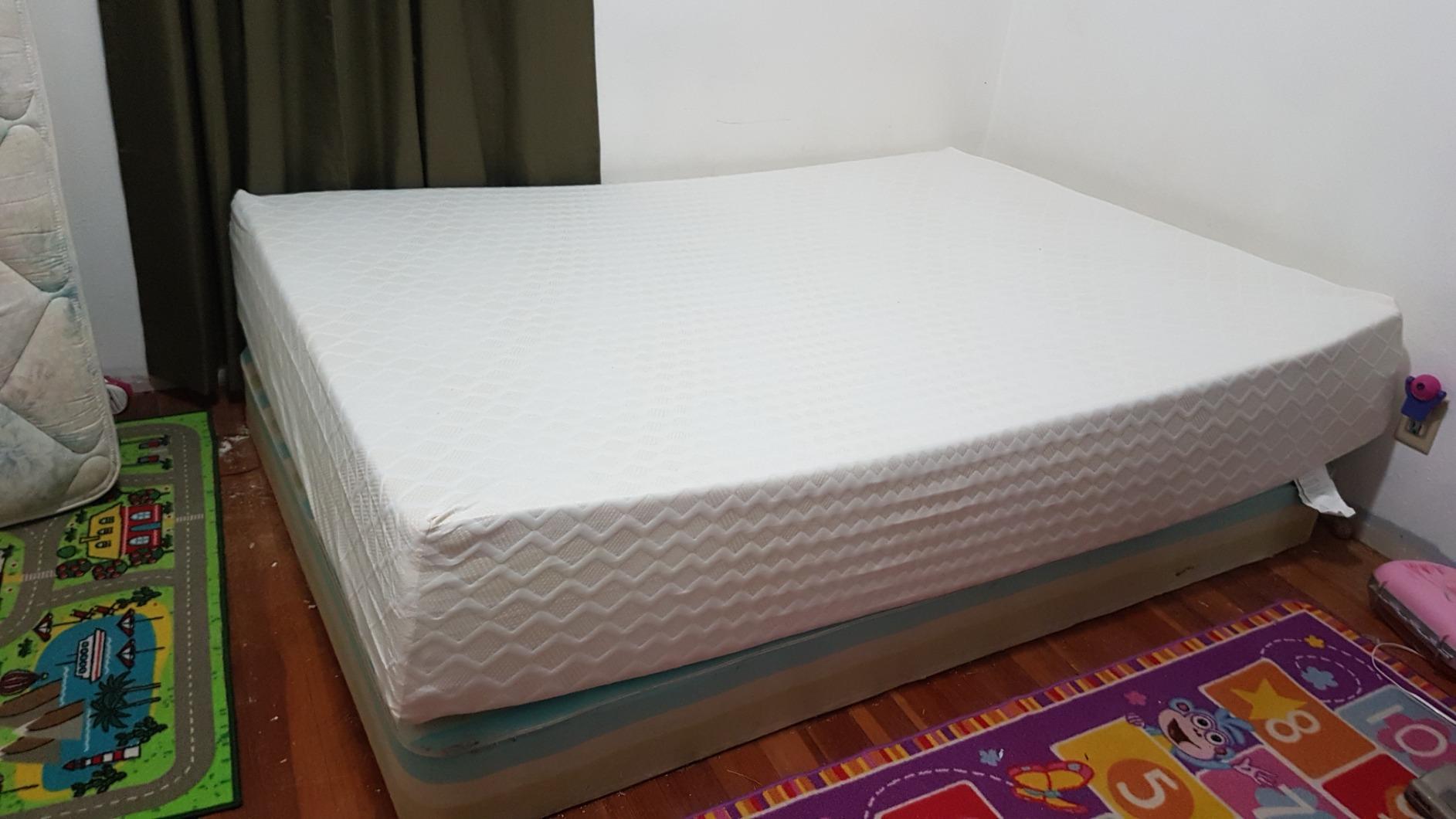 Signature Design by Ashley 12 Inch Memory Foam Queen Mattress in a Box | Stretch knit cover and 12-inch profile, CertiPUR-US foam designed for easy setup, Motion isolation, Chime Series customer photo 2