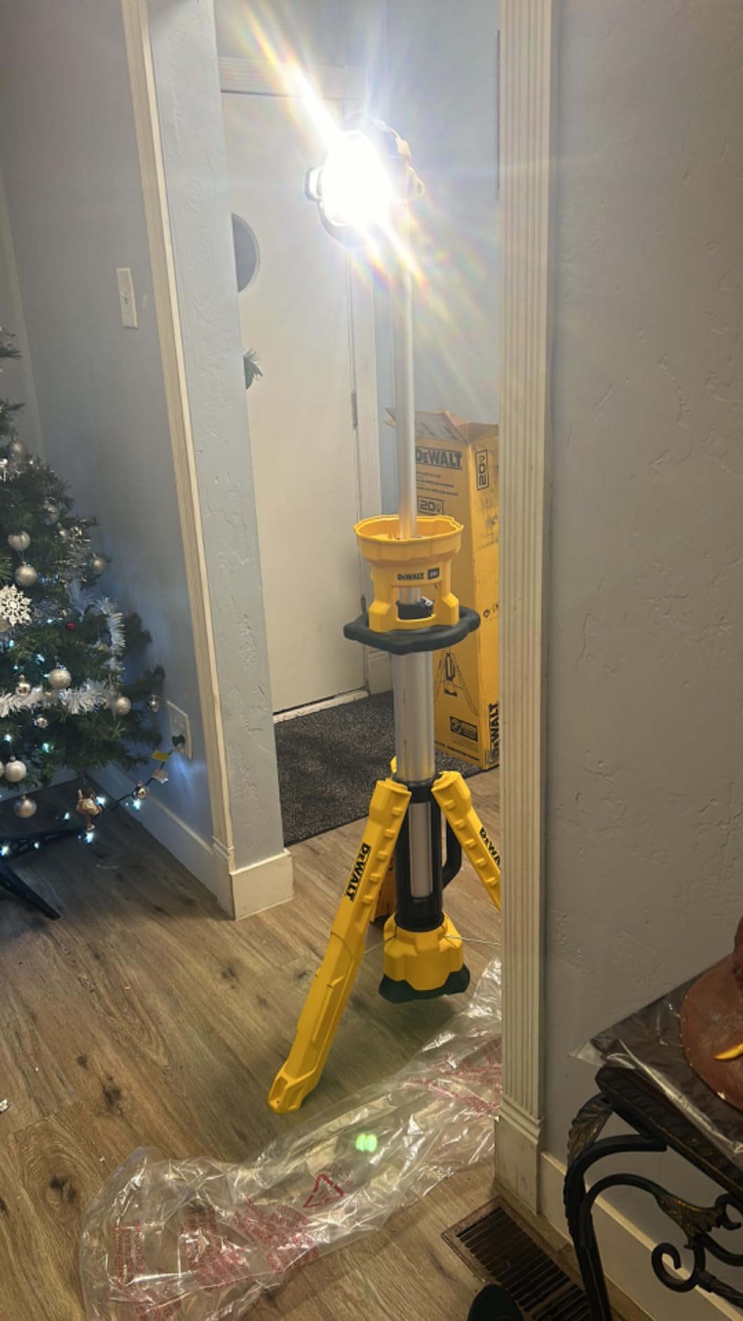 DEWALT 20V MAX LED Work Light with Stand, Tripod Light, 3000 Lumens of Brightness with 3 Modes, Tool Only (DCL079B) customer photo 1
