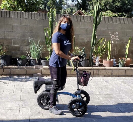 KneeRover Quad All Terrain Knee Scooter for Adults, Metallic Blue customer photo 2