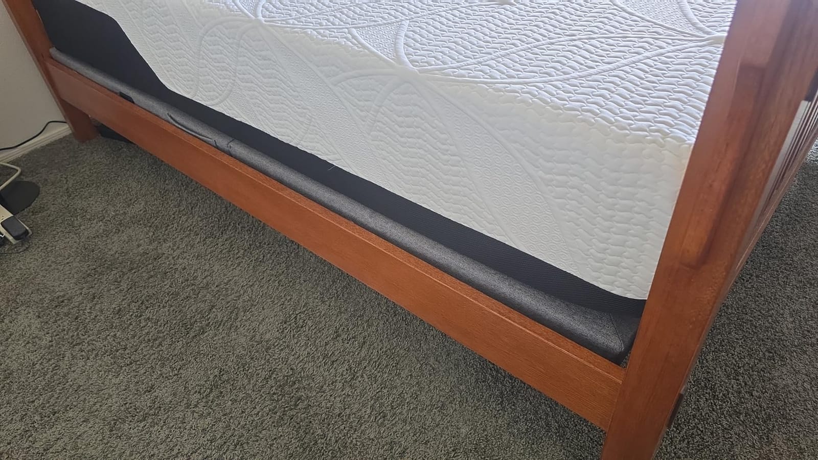 COOL GEL Chill Memory Foam 14-Inch Mattress with 2 Pillows, CertiPUR-US Certified, Mattress in a Box, Queen, White customer photo 2