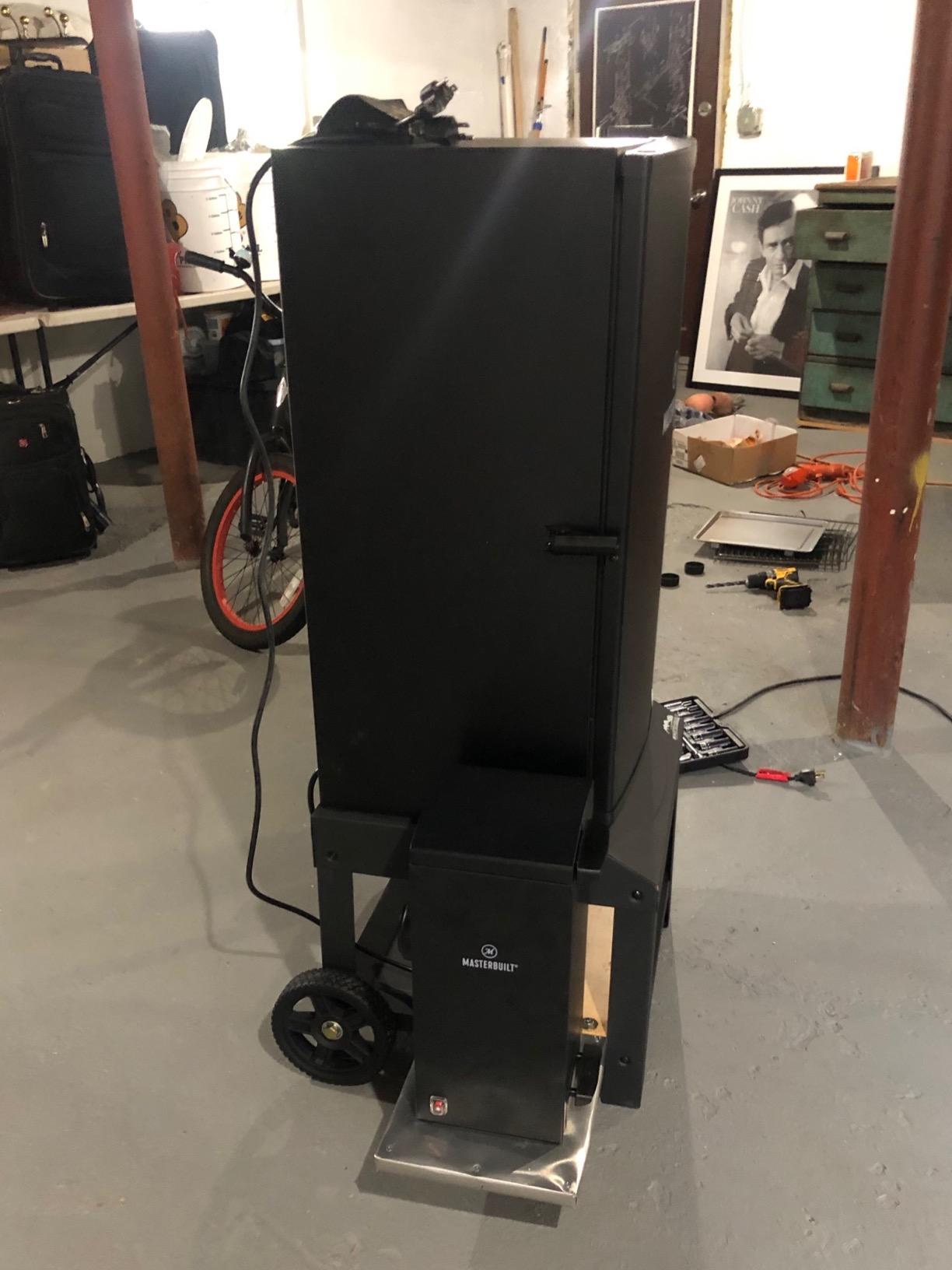 Masterbuilt® 30-inch Digital Electric Vertical BBQ Smoker with Side Wood Chip Loader, Chrome Racks and 710 Cooking Square Inches in Black, Model MB20071117 customer photo 2