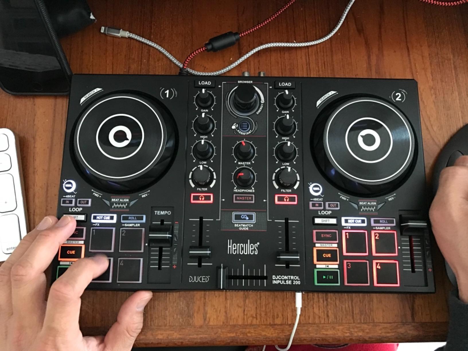 Hercules DJControl Inpulse 200 – DJ controller with USB, ideal for beginners learning to mix - 2 tracks with 8 pads and sound card - Software and tutorials included customer photo 2