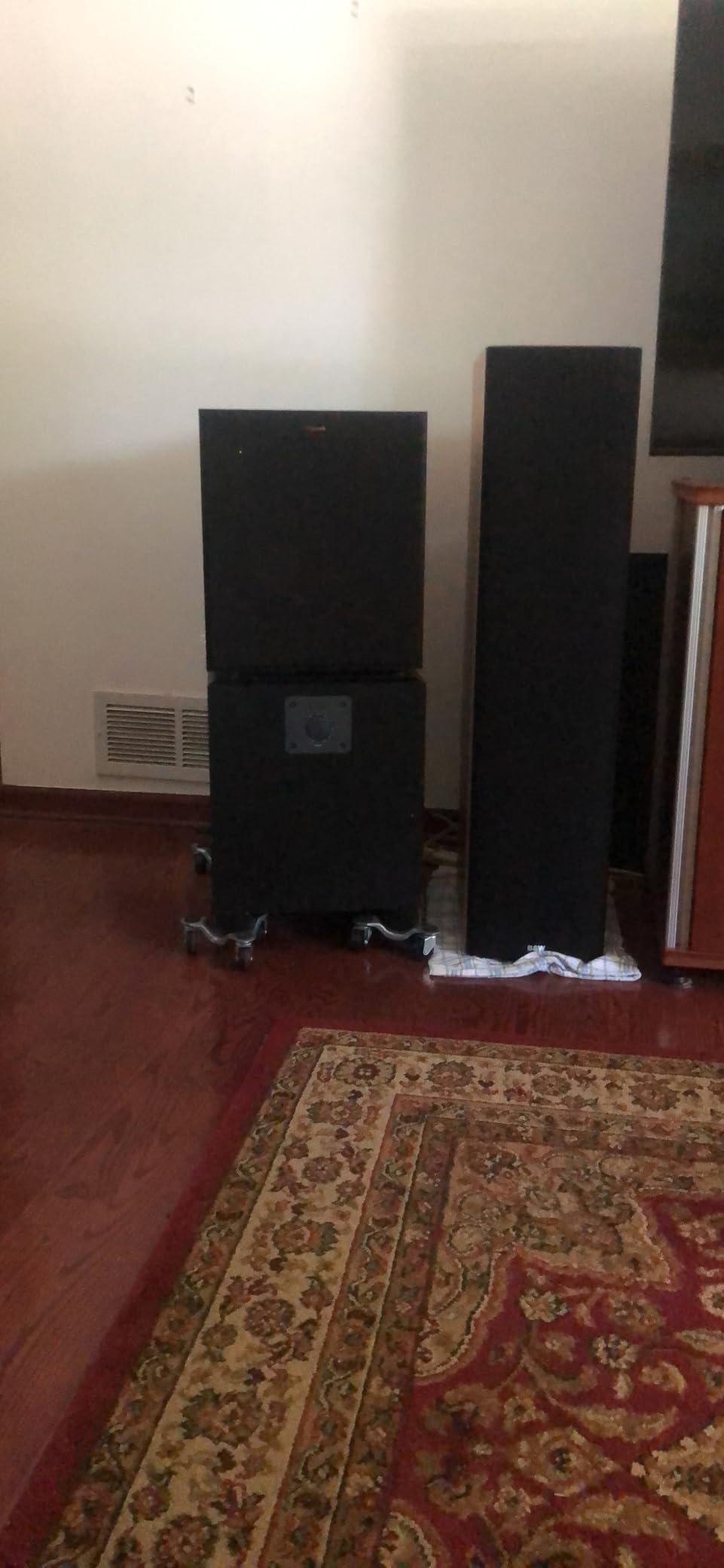 Klipsch R-120SW Subwoofer, Black customer photo 1