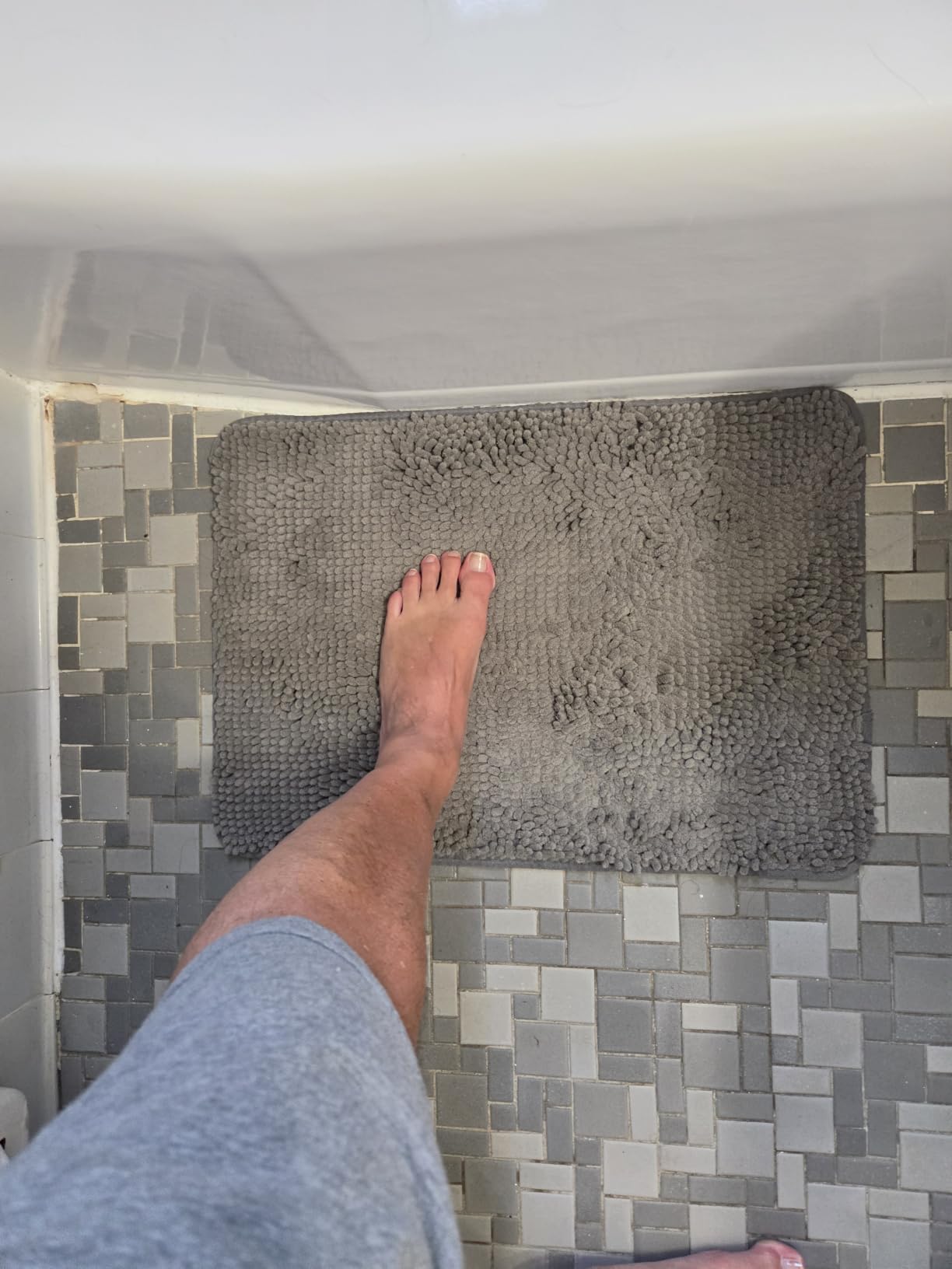 GORILLA GRIP Bath Rug Mat for Bathroom, Absorbent Chenille 24x17 Sage Green, Soft Thick Quick Dry Microfiber Mats, Rubber Backing, Machine Washable customer photo 2