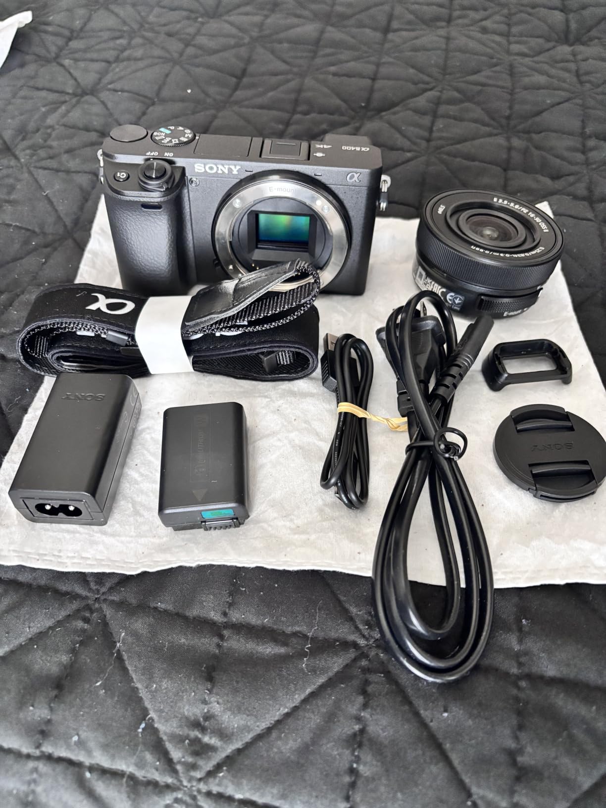 Sony Alpha a6400 Mirrorless Camera: Compact APS-C Interchangeable Lens Digital Camera with Real-Time Eye Auto Focus, 4K Video, Flip Screen & 16-50mm Lens - E Mount Compatible - ILCE-6400L/B, Black customer photo 2