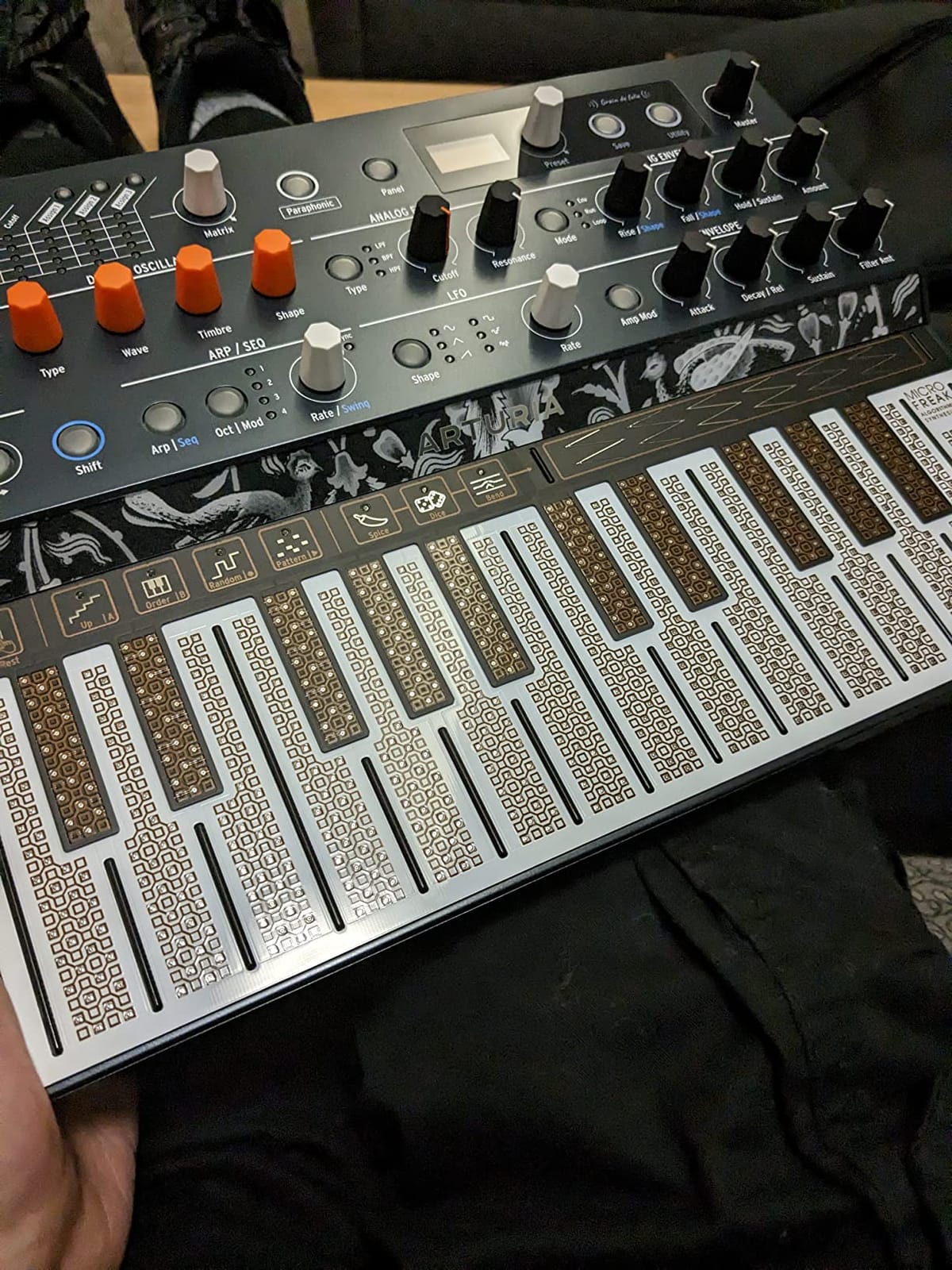 Arturia MicroFreak Synthesizer Keyboard | 21 paraphonic oscillator modes from physical modeling to wavetable, 25-key poly-aftertouch keybed, CV pitch gate and pressure customer photo 1