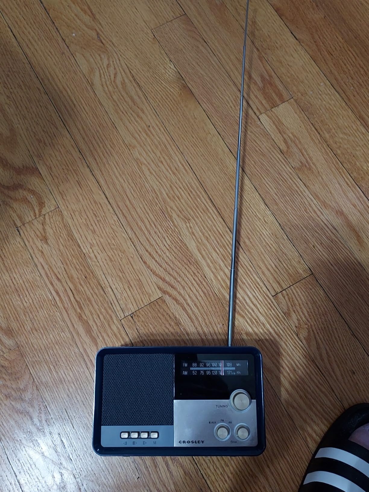 Crosley CR3036D-WS Tribute Radio, White Sand customer photo 2