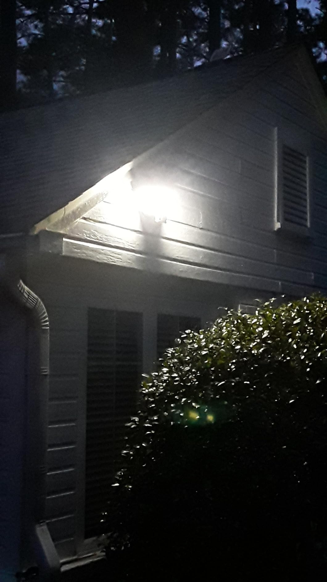 LEPOWER Solar LED Security Lights, PIR Motion Sensor Outdoor, 1600LM, Yard | 5500K Daylight, 72FT180° Motion Sensor Flood Light, 3 Adjustable Head, Easy Install, IP65 Waterproof for Porch, Patio, Garage customer photo 1