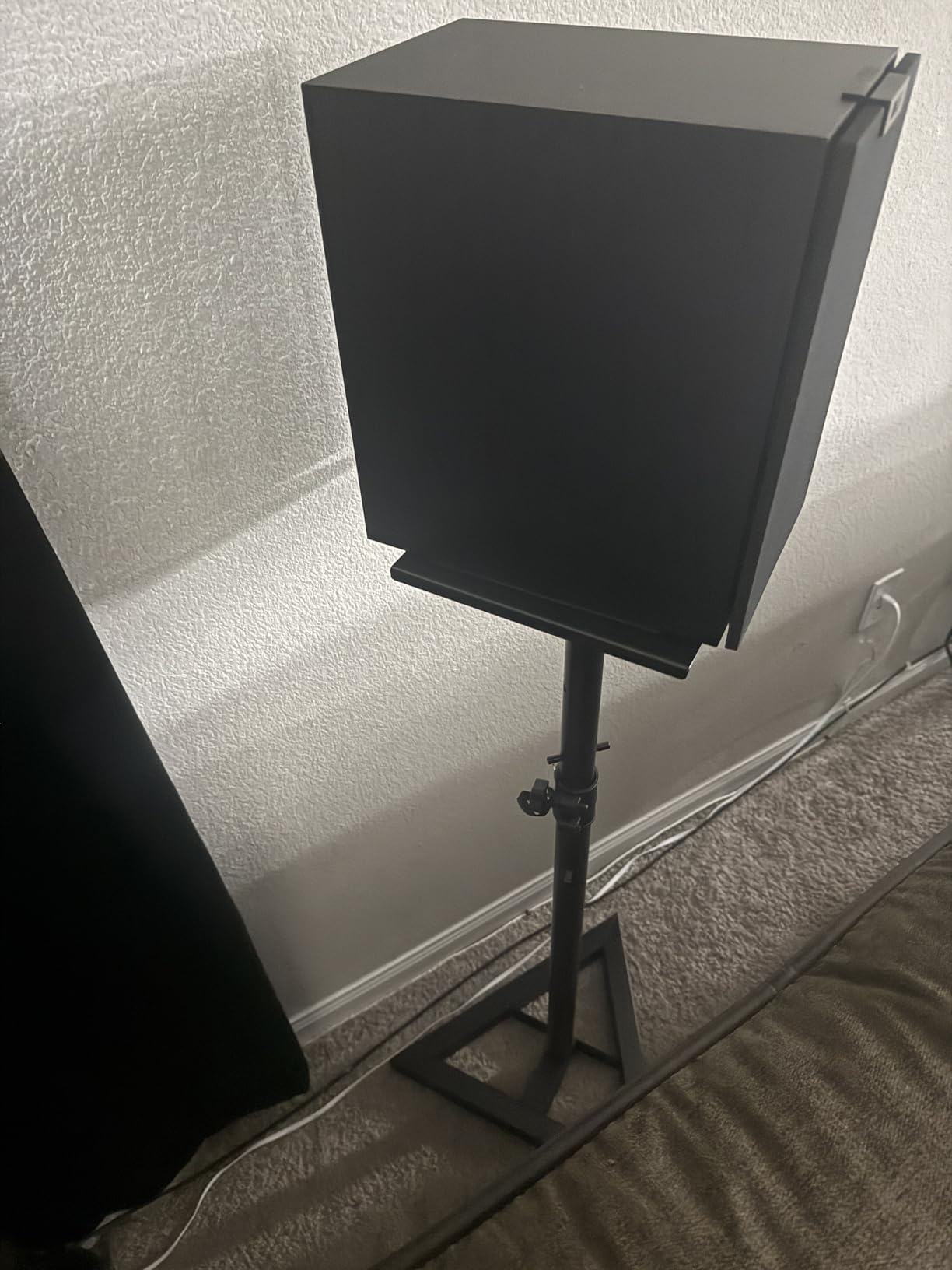Pyle Speaker Stand Pair of Sound - Play 1 and 3 Holder, Telescoping Height Adjustable from 26” - 52” Inch, High Heavy Duty Three-point Triangle Base w/ Floor Spikes and 9” Square Platform, Black customer photo 1