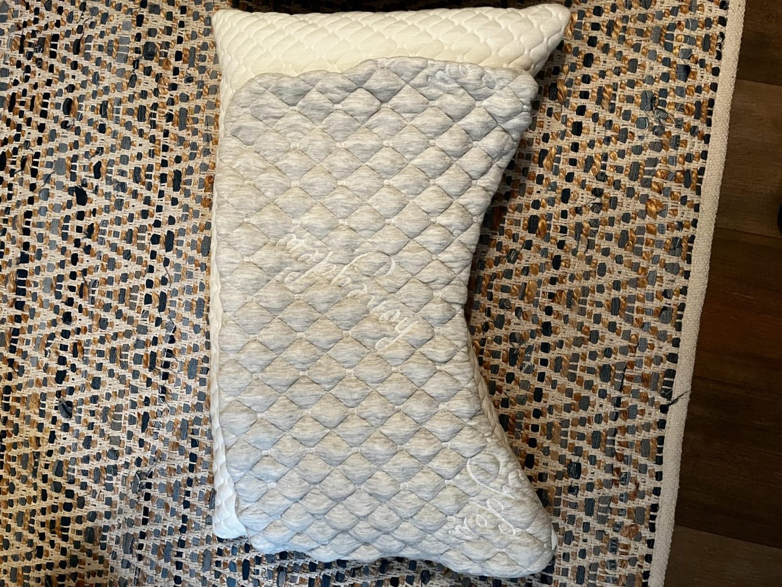 Honeydew Essence Side Pillow- The Ultimate Luxury Neck Pillow- Fully Adjustable Support for Neck Pain Relief- Made in USA- Enhanced, Hypoallergenic Patented Cooling Pillow Fill - Queen (Pack of 1) customer photo 1