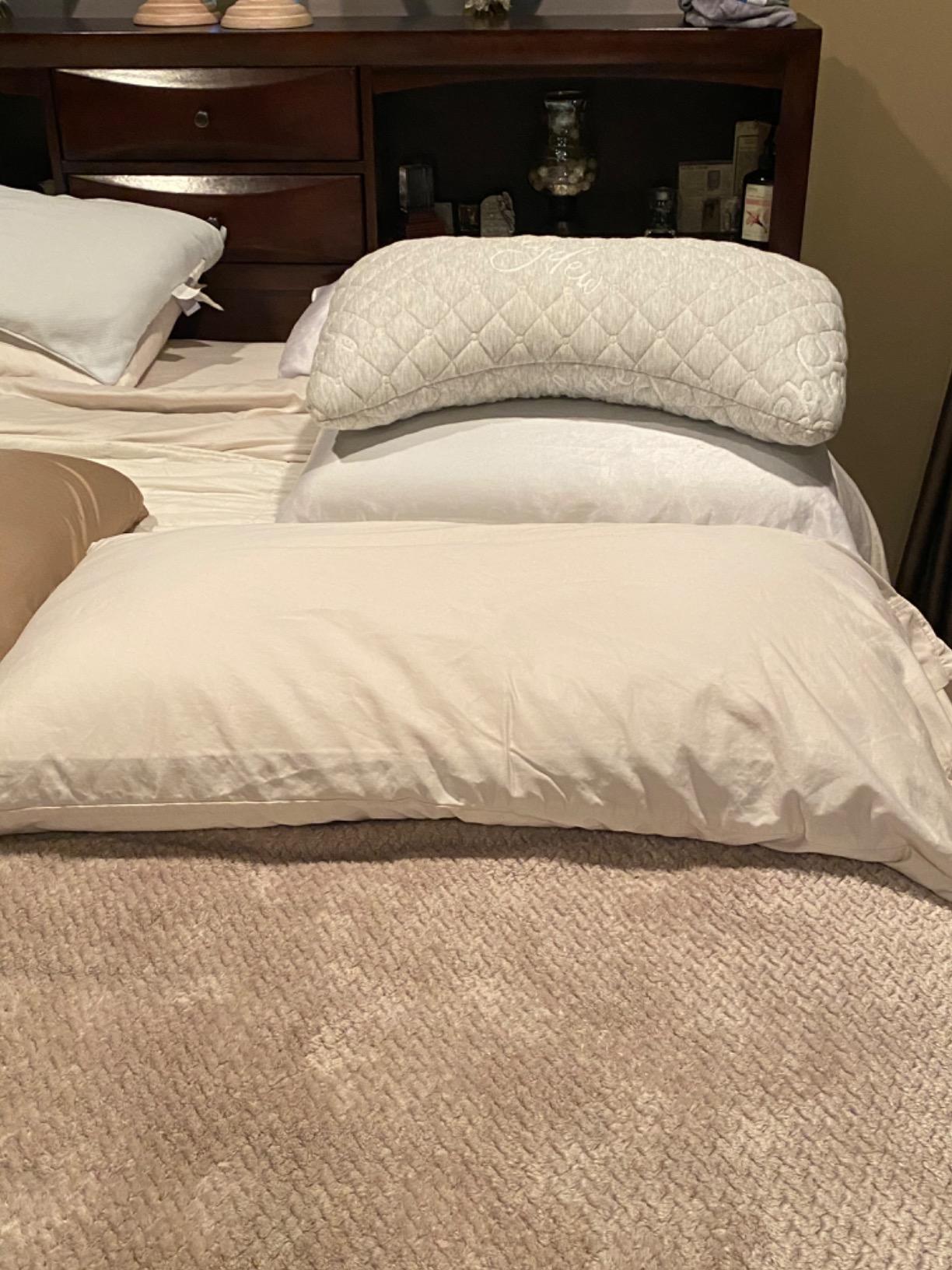 Honeydew Essence Side Pillow- The Ultimate Luxury Neck Pillow- Fully Adjustable Support for Neck Pain Relief- Made in USA- Enhanced, Hypoallergenic Patented Cooling Pillow Fill - Queen (Pack of 1) customer photo 2