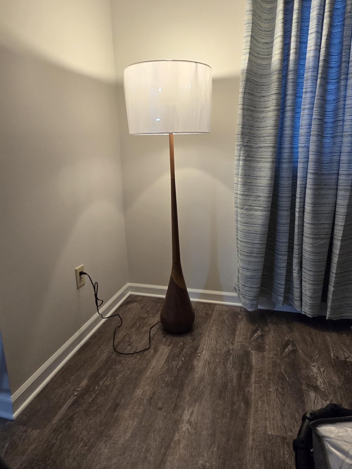 Novogratz x Globe Harrington 65 in Floor Lamp, 2-Tone Wood-Tone Base | Teardrop Shape with a White Fabric Shade, Rotary Switch on the Socket, Fits a Reading Nook or Couch Corner, Standard Bulb customer photo 2