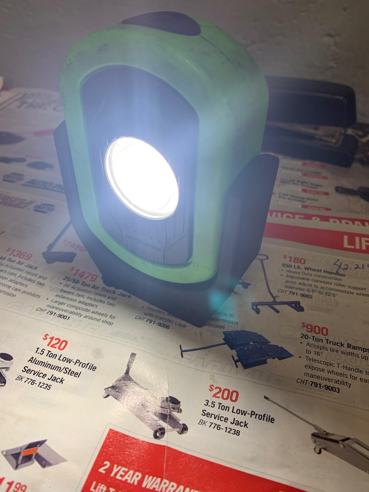 MAXXEON MXN00811, Hivis Green, 720 Lumens, USB-C Rechargeable LED Cyclops Workstar Work Light customer photo 1