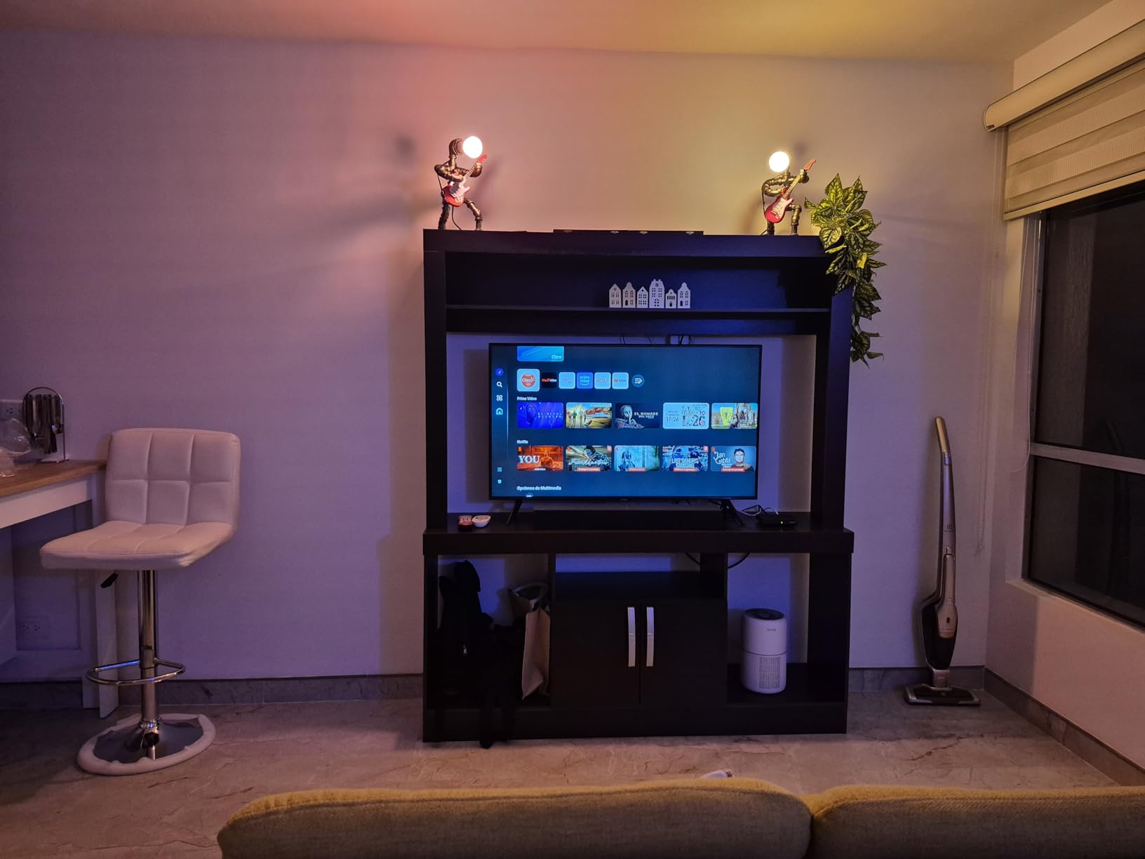 Philips Hue White and Color Ambiance Base Lumen (60W) Smart Button Starter Kit, 16 Millions Colors, Works with Amazon Alexa, Google Assistant, Apple HomeKit 60 Watt (OLD VERSION) customer photo 1