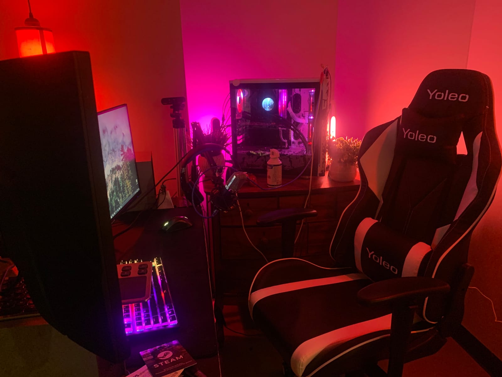Philips Hue White and Color Ambiance Base Lumen (60W) Smart Button Starter Kit, 16 Millions Colors, Works with Amazon Alexa, Google Assistant, Apple HomeKit 60 Watt (OLD VERSION) customer photo 2